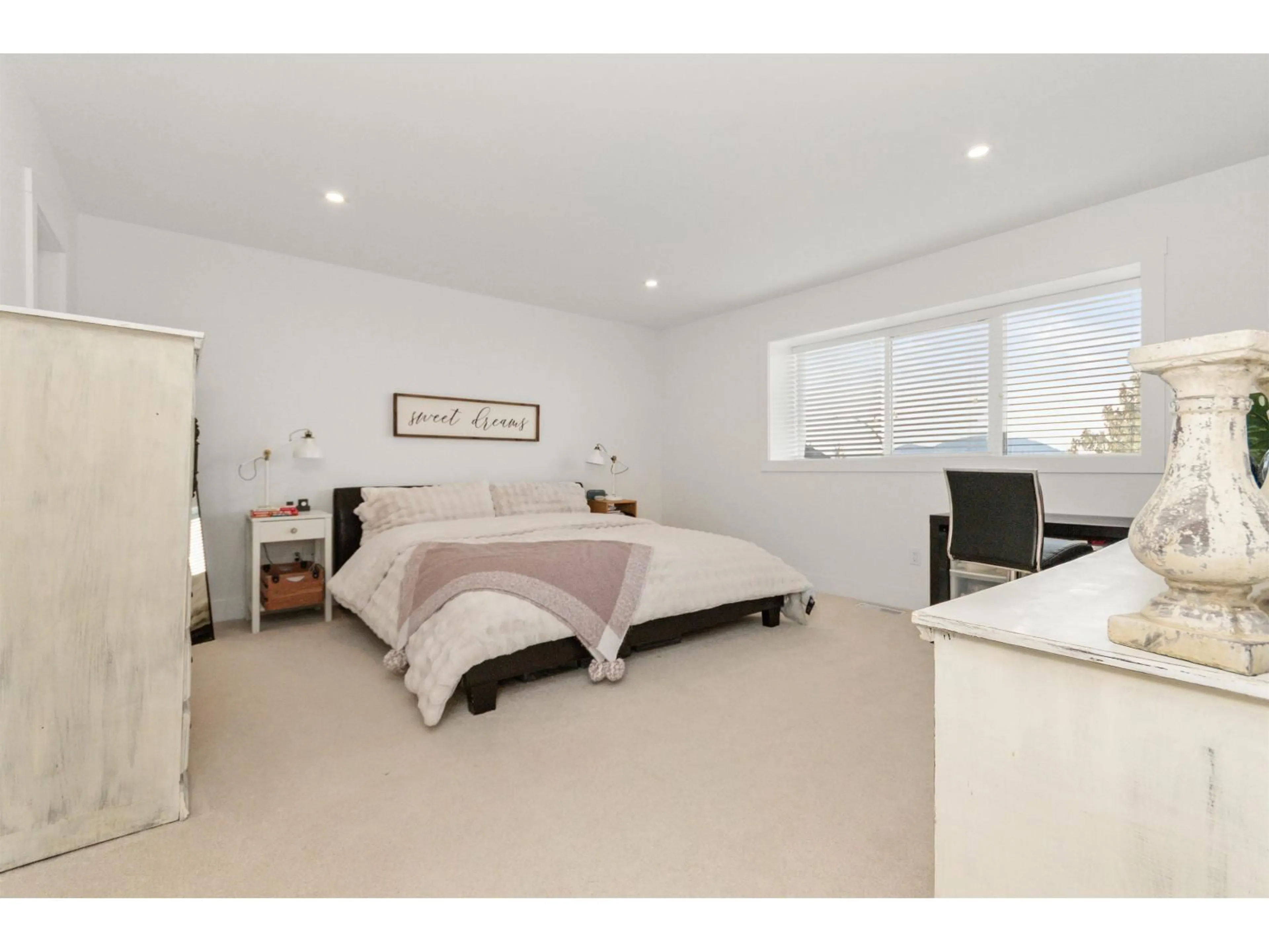 A pic of a room for 1 - 6262 REXFORD DRIVE, Chilliwack British Columbia V2R6B4