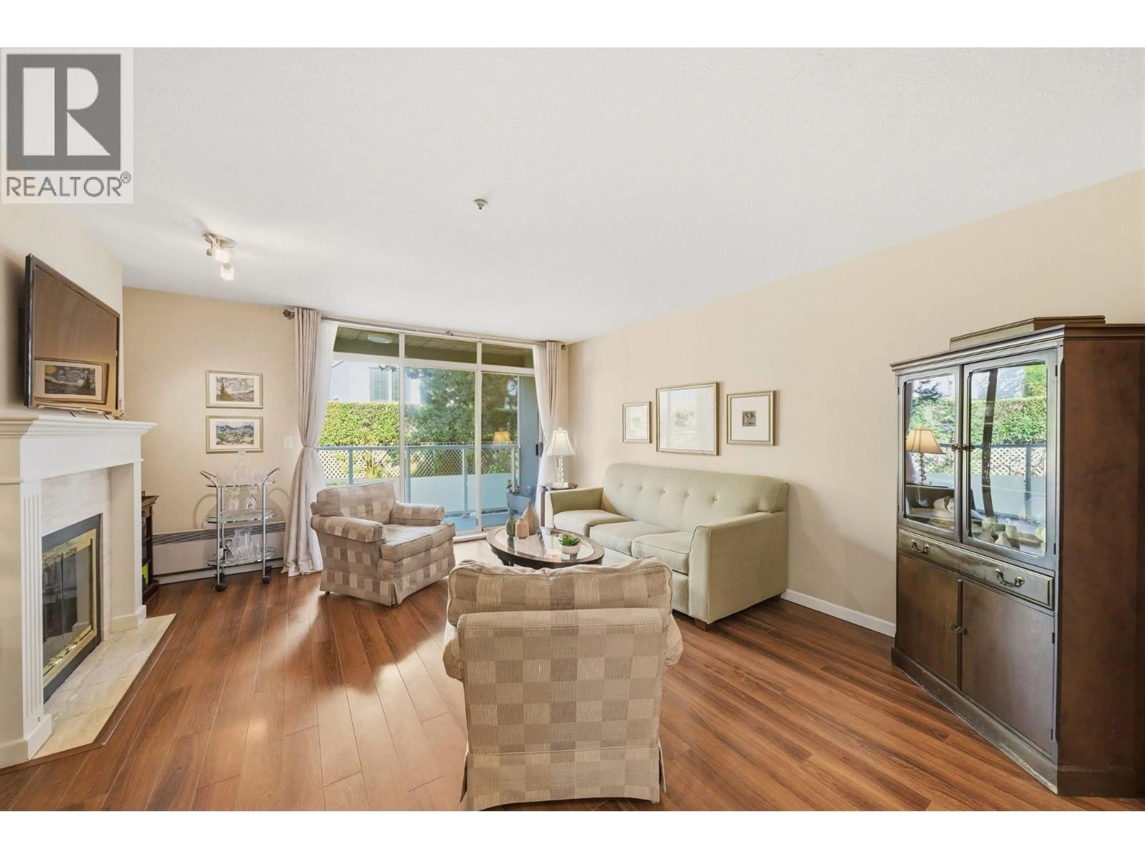 Living room with furniture, unknown for 304 - 48 RICHMOND STREET, New Westminster British Columbia V3L5P4
