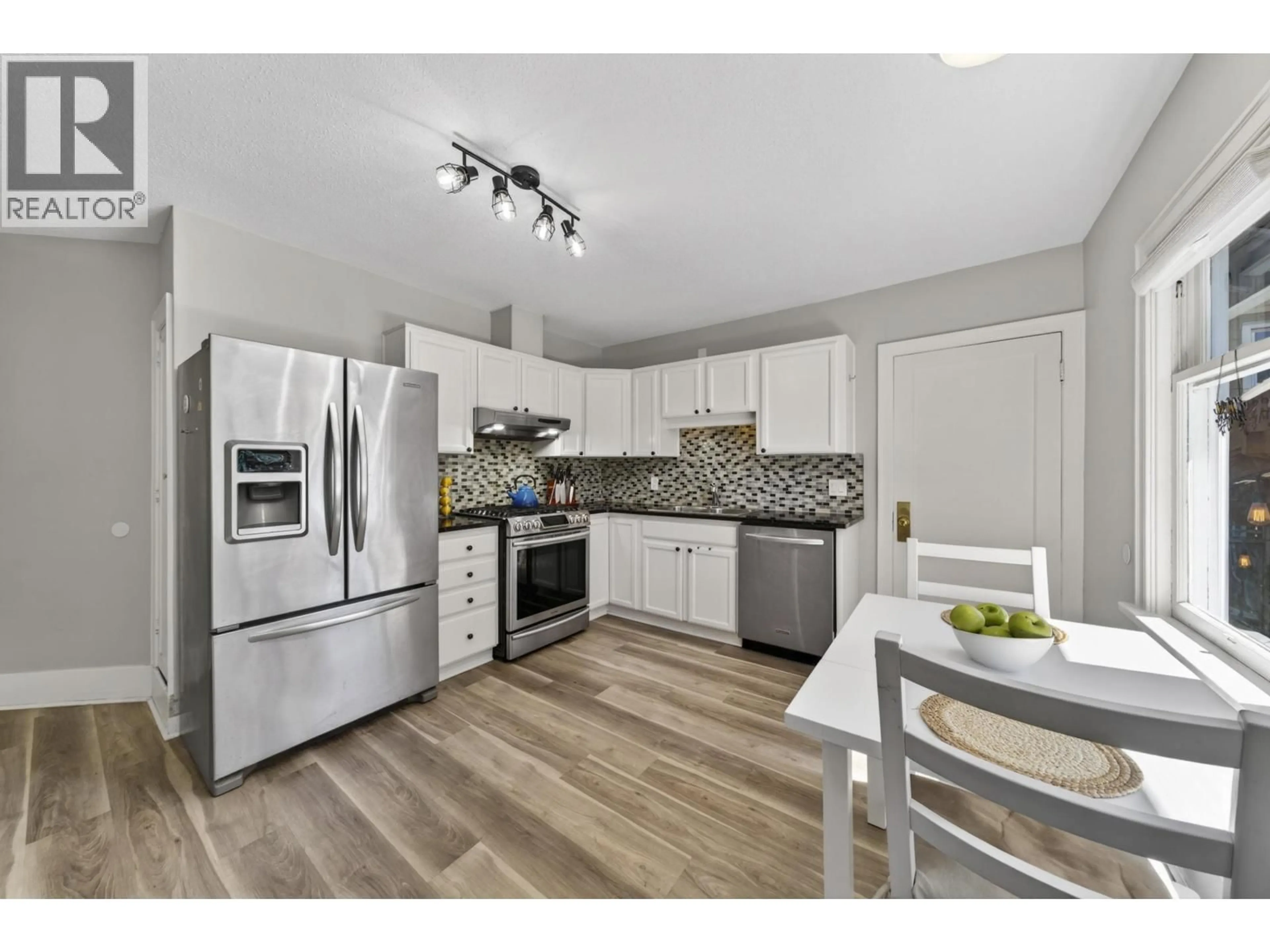 Open concept kitchen, unknown for 834 FOURTH STREET, New Westminster British Columbia V3L2W6