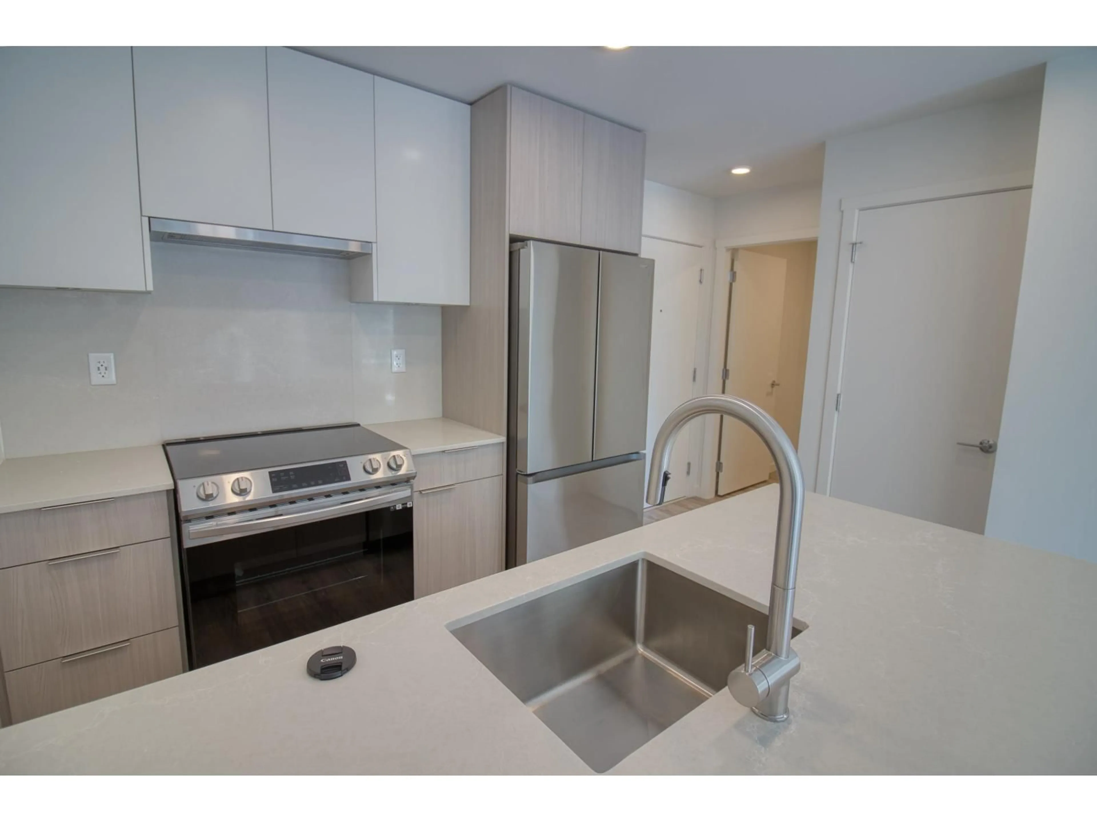 Standard kitchen, unknown for 417 - 13969 96 AVENUE, Surrey British Columbia V3T0T1