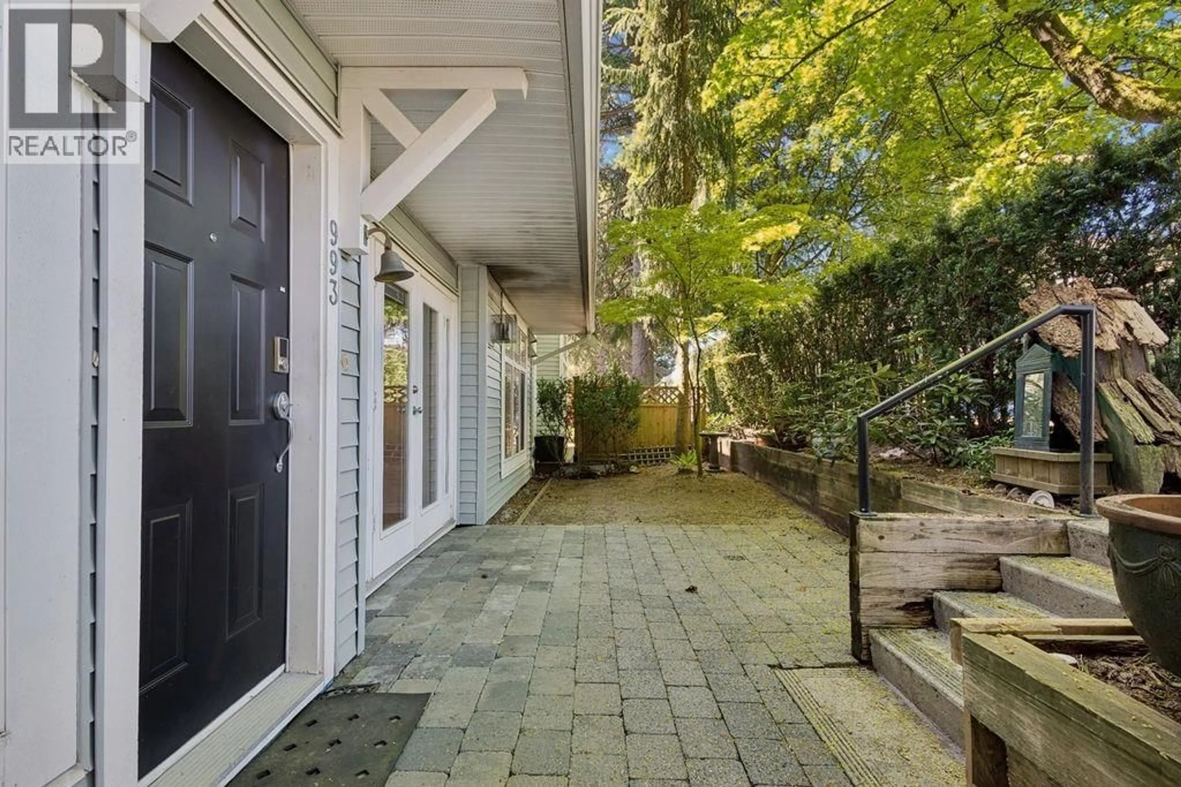 Patio, street for 993 LYNN VALLEY ROAD, North Vancouver British Columbia V7J1Z6