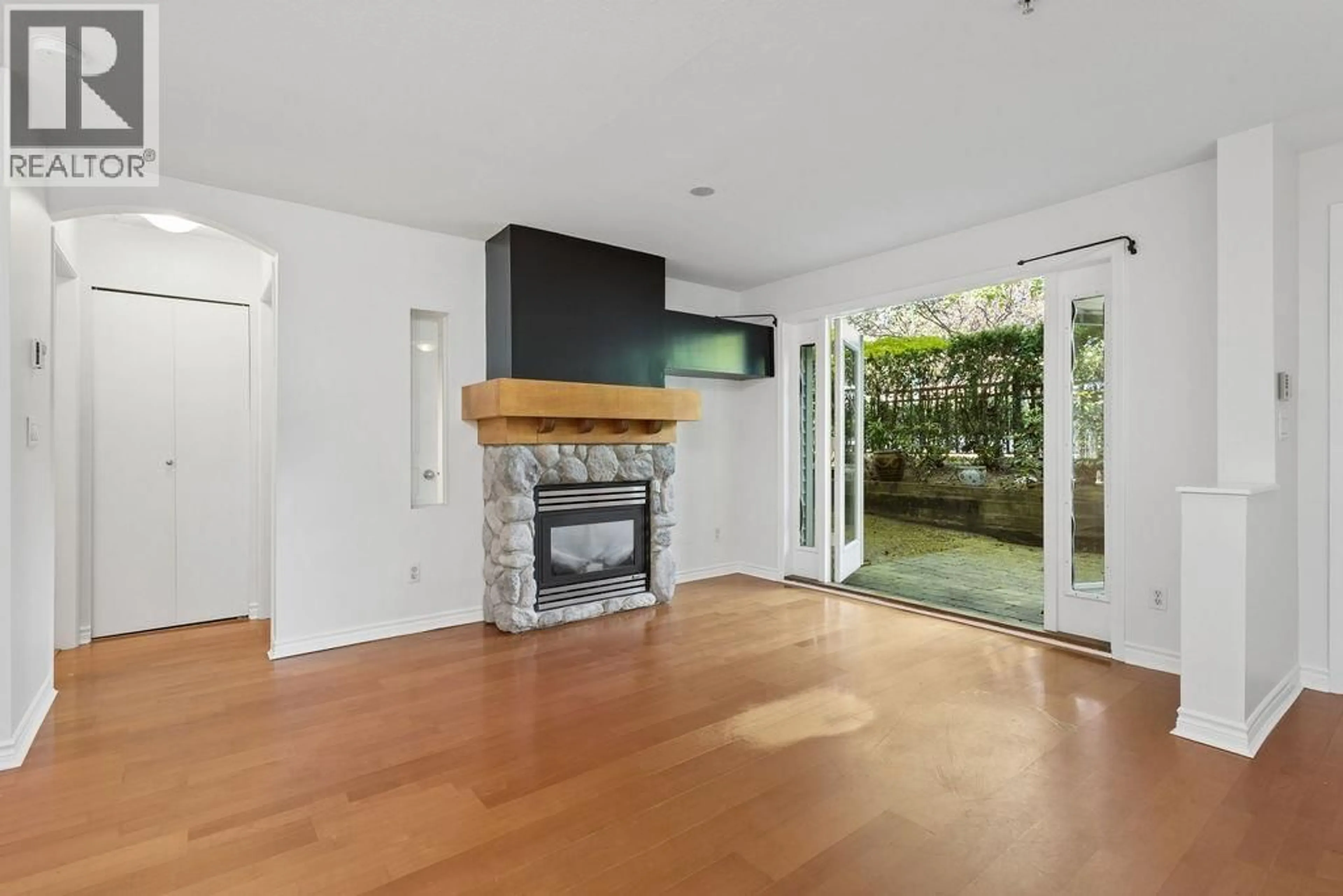 Unknown for 993 LYNN VALLEY ROAD, North Vancouver British Columbia V7J1Z6