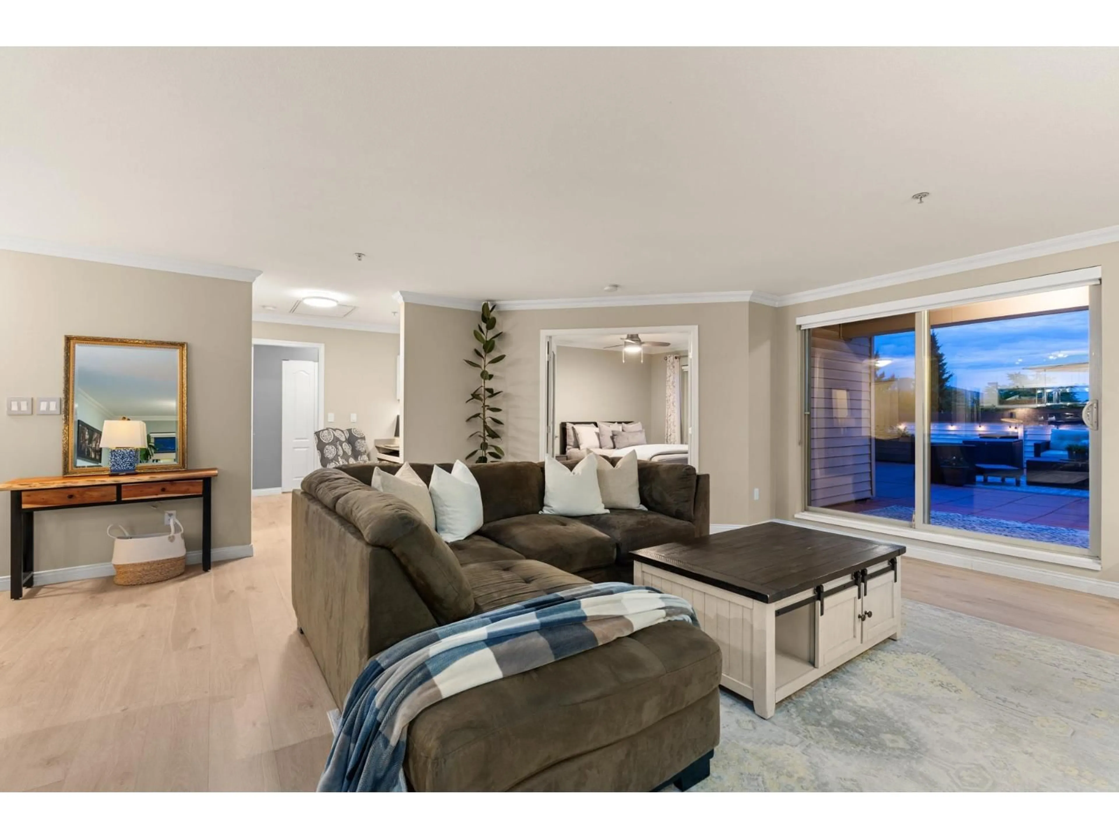 Living room with furniture, unknown for 404 - 15220 GUILDFORD DRIVE, Surrey British Columbia V3R0Y6
