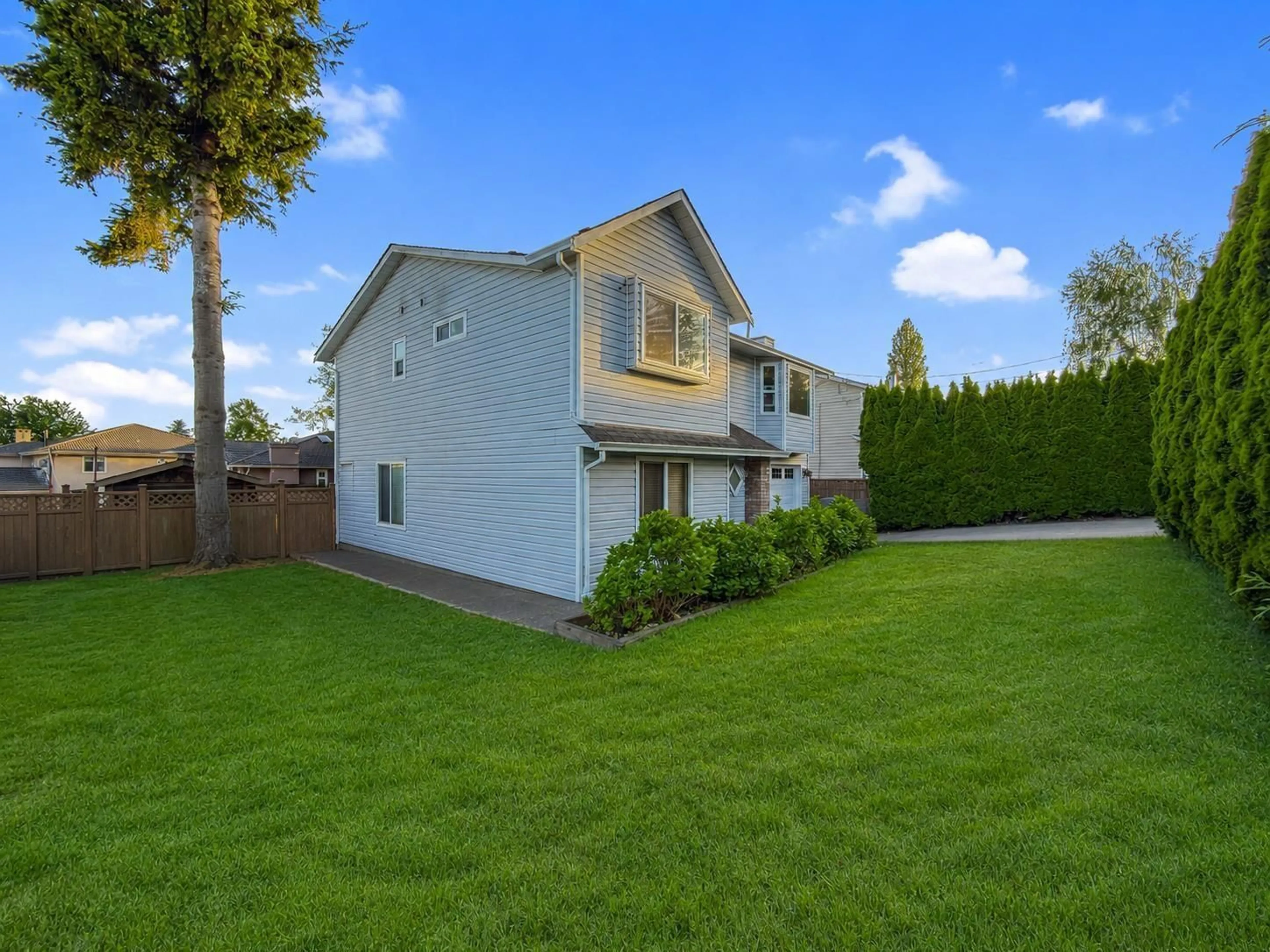 Home with vinyl exterior material, unknown for 14318 68 AVE, Surrey British Columbia V3W2H4