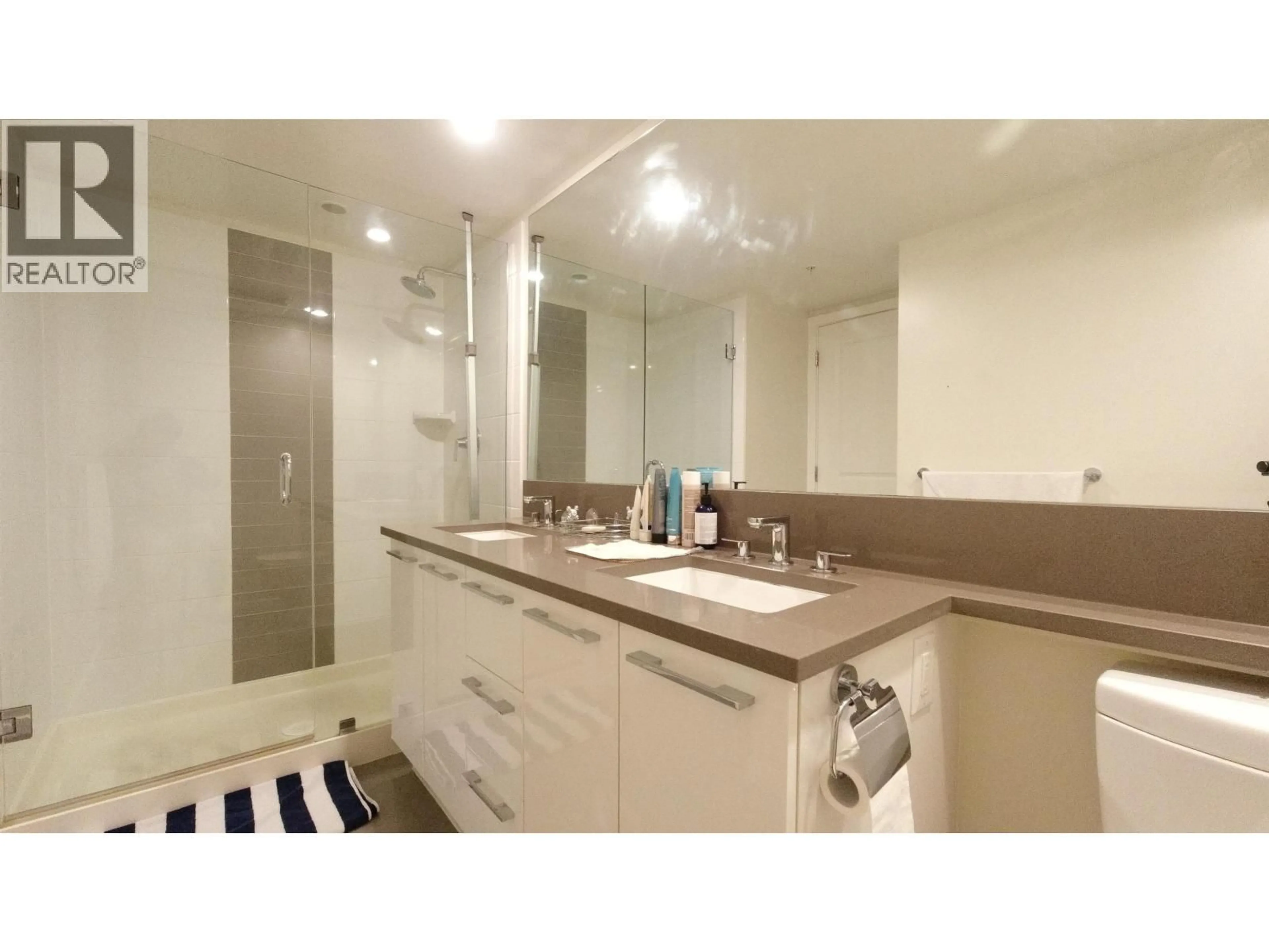 Standard bathroom, ceramic/tile floor for 2605 - 6658 DOW AVENUE, Burnaby British Columbia V5H0C7