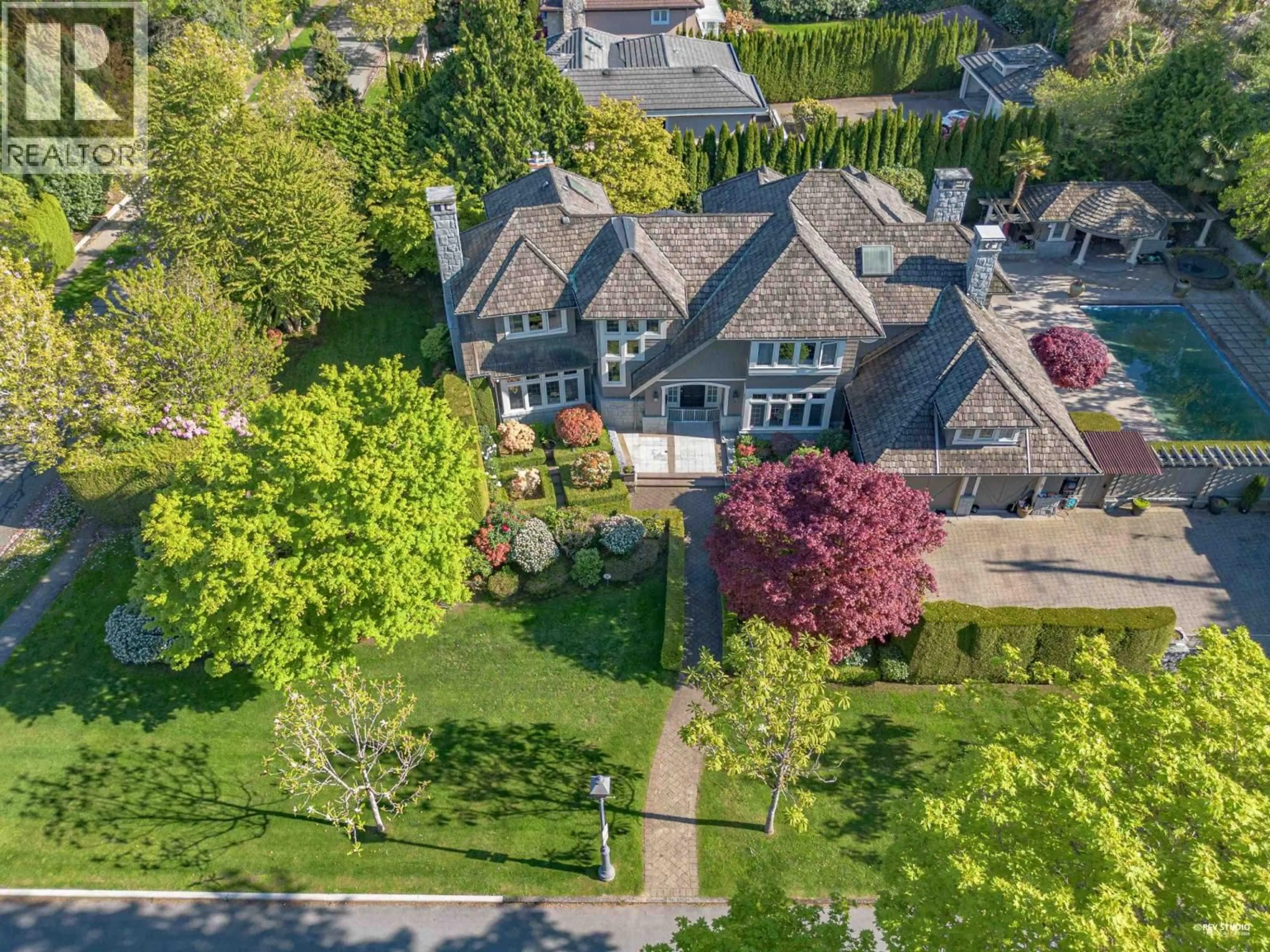 A pic from outside/outdoor area/front of a property/back of a property/a pic from drone, street for 5730 COLLEGE HIGHROAD, Vancouver British Columbia V6T1H3