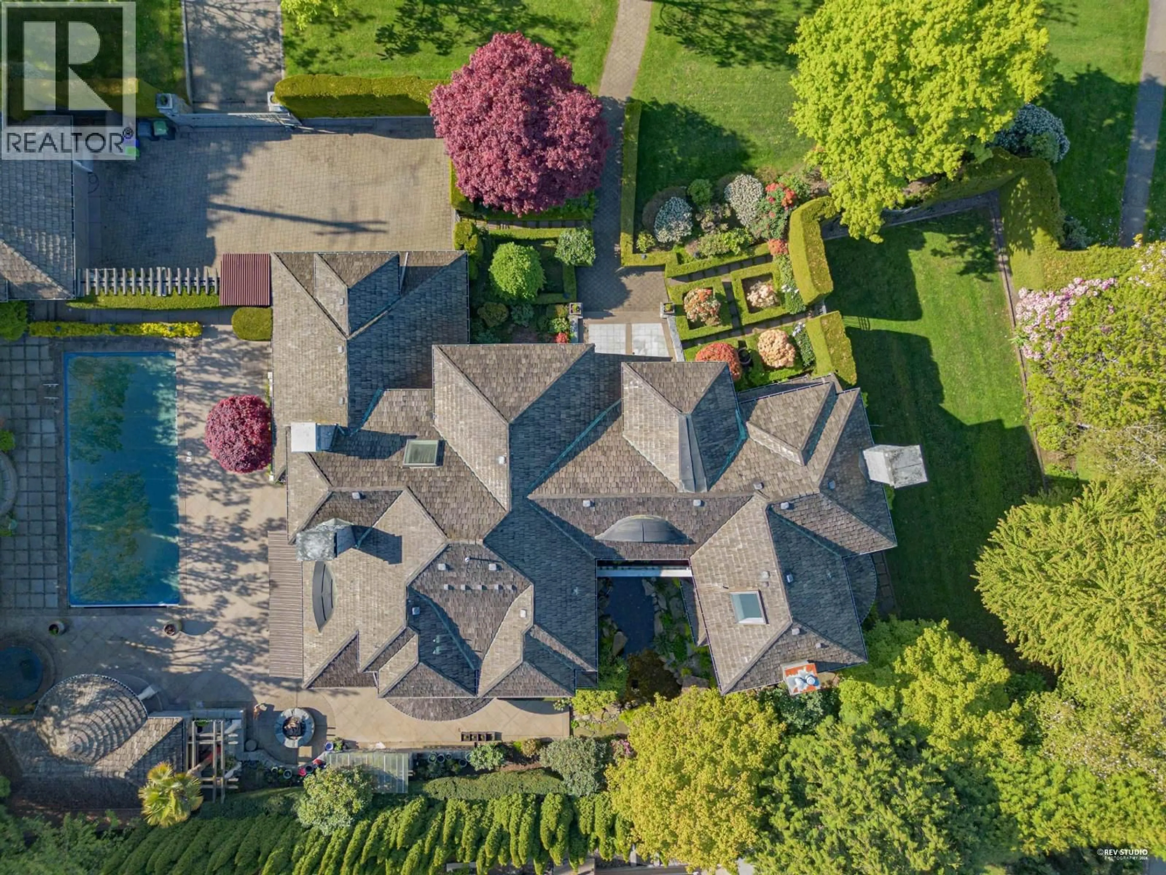 A pic from outside/outdoor area/front of a property/back of a property/a pic from drone, street for 5730 COLLEGE HIGHROAD, Vancouver British Columbia V6T1H3