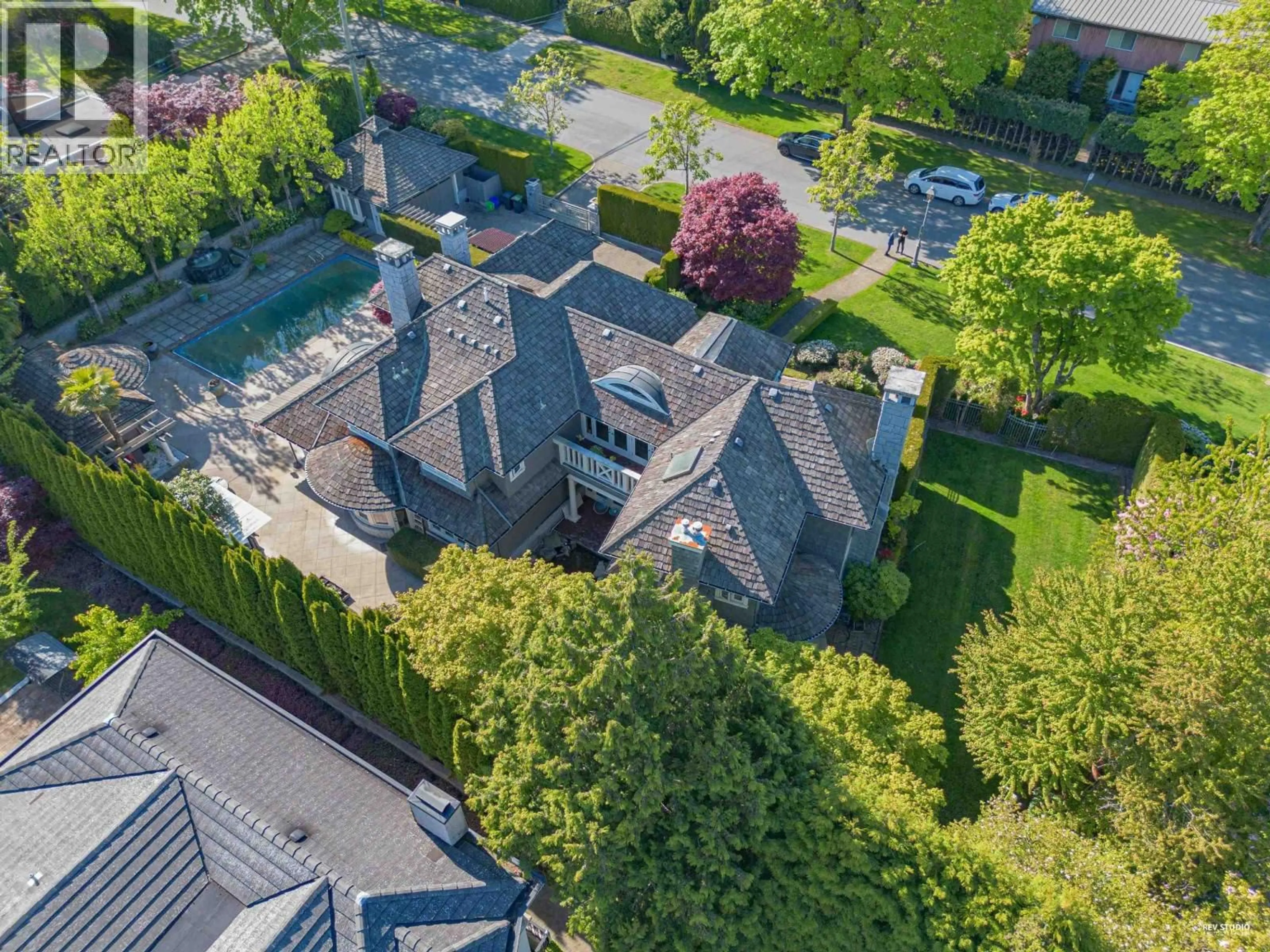 A pic from outside/outdoor area/front of a property/back of a property/a pic from drone, street for 5730 COLLEGE HIGHROAD, Vancouver British Columbia V6T1H3