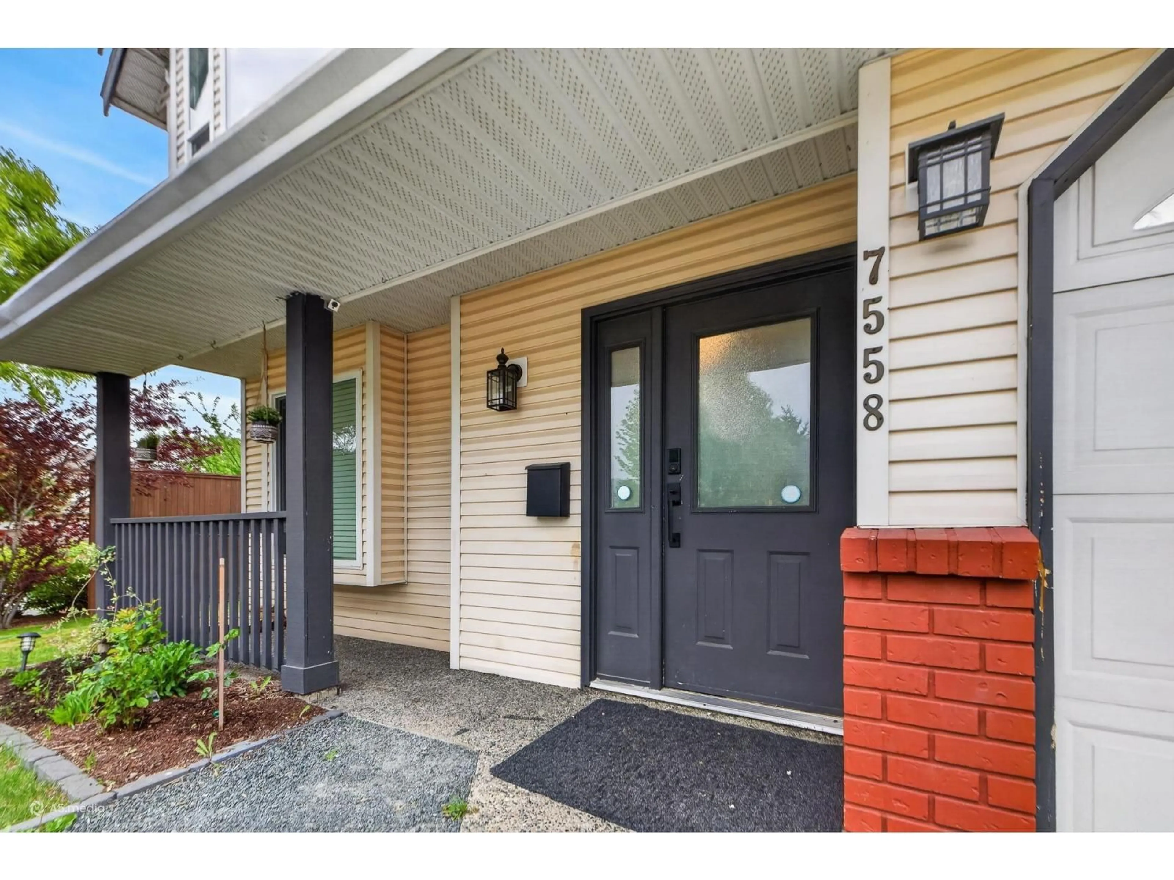 Indoor entryway for 7558 GARNET DRIVE, Chilliwack British Columbia V2R3A9