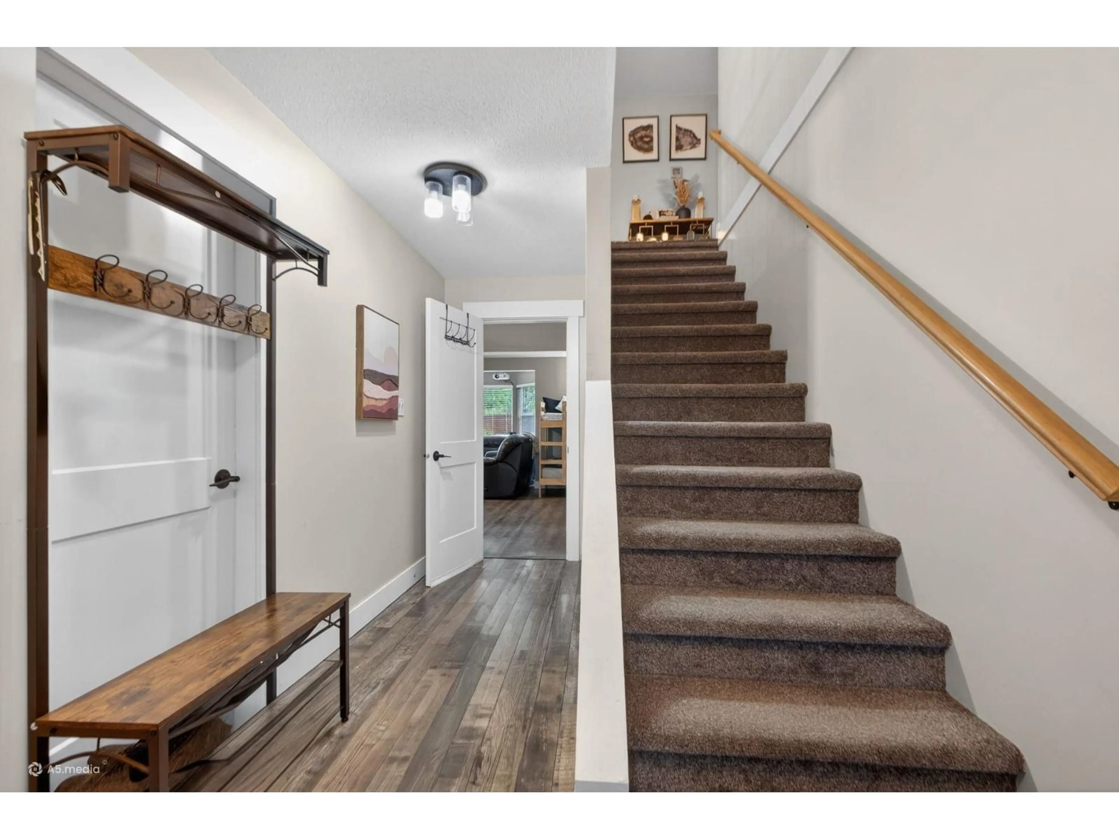 Indoor entryway for 7558 GARNET DRIVE, Chilliwack British Columbia V2R3A9