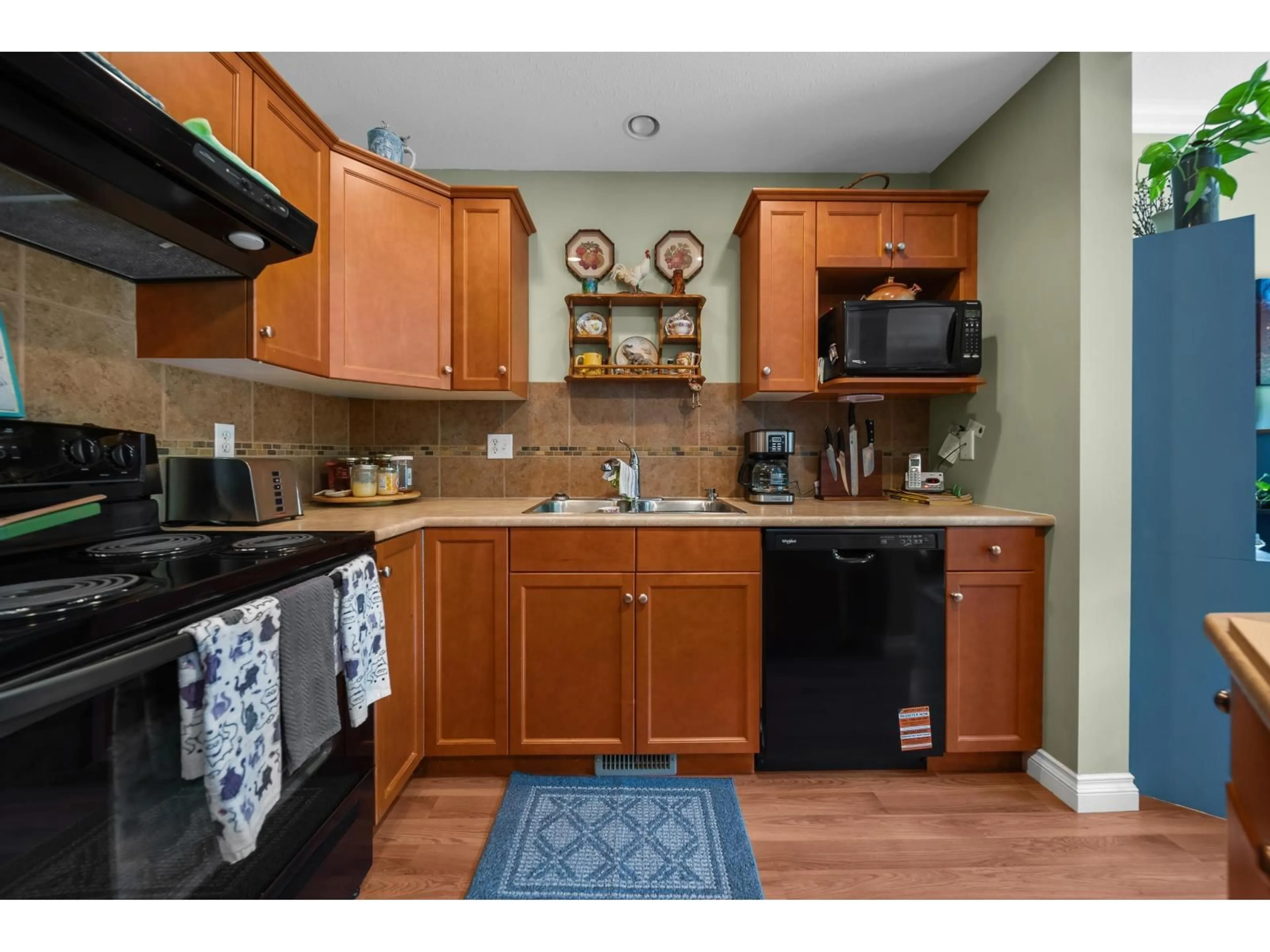 Standard kitchen, wood/laminate floor for 6 - 7519 MORROW ROAD, Agassiz British Columbia V0M1A2