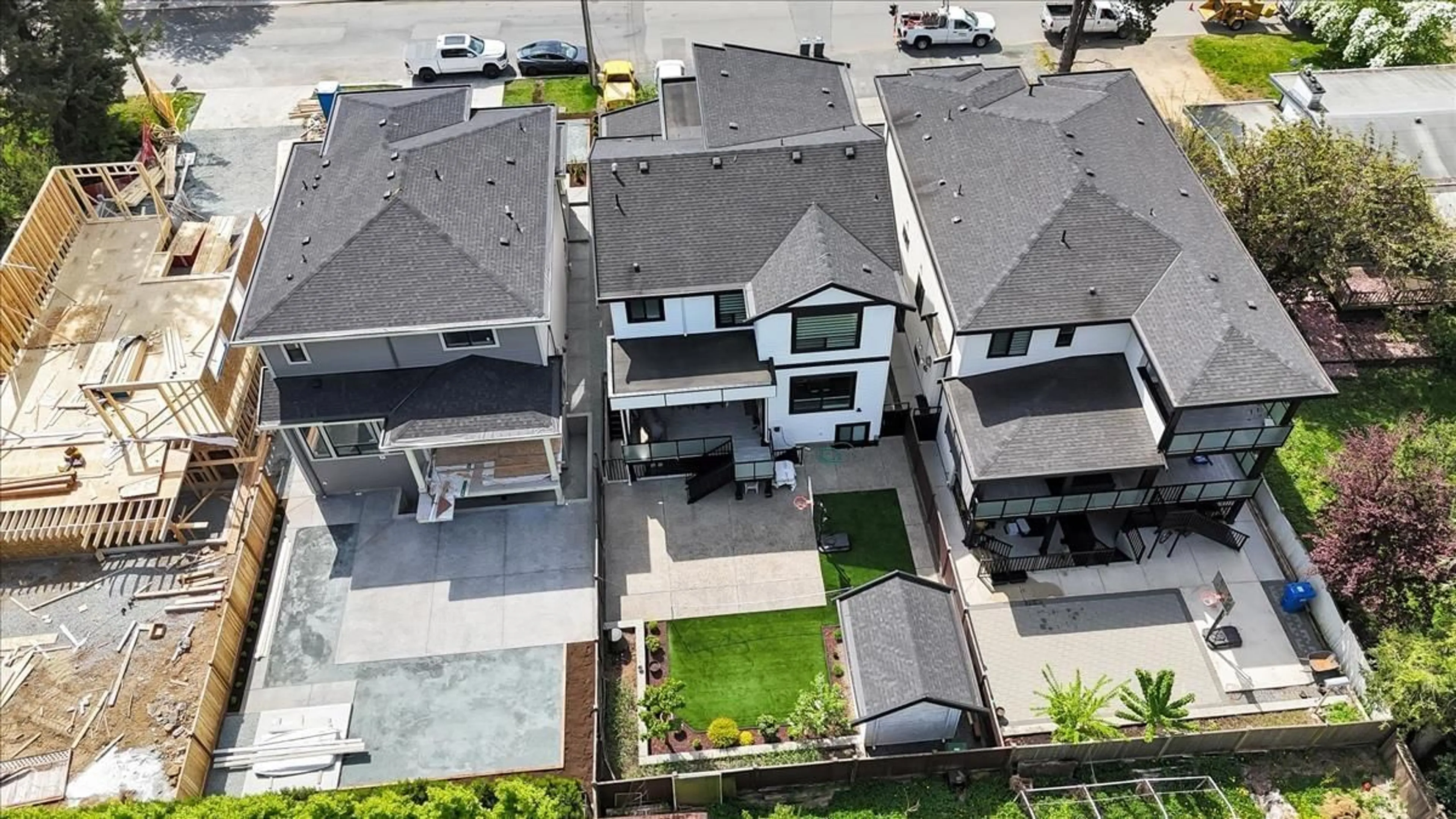 A pic from outside/outdoor area/front of a property/back of a property/a pic from drone, street for 34145 LARCH STREET, Abbotsford British Columbia V2S1S5