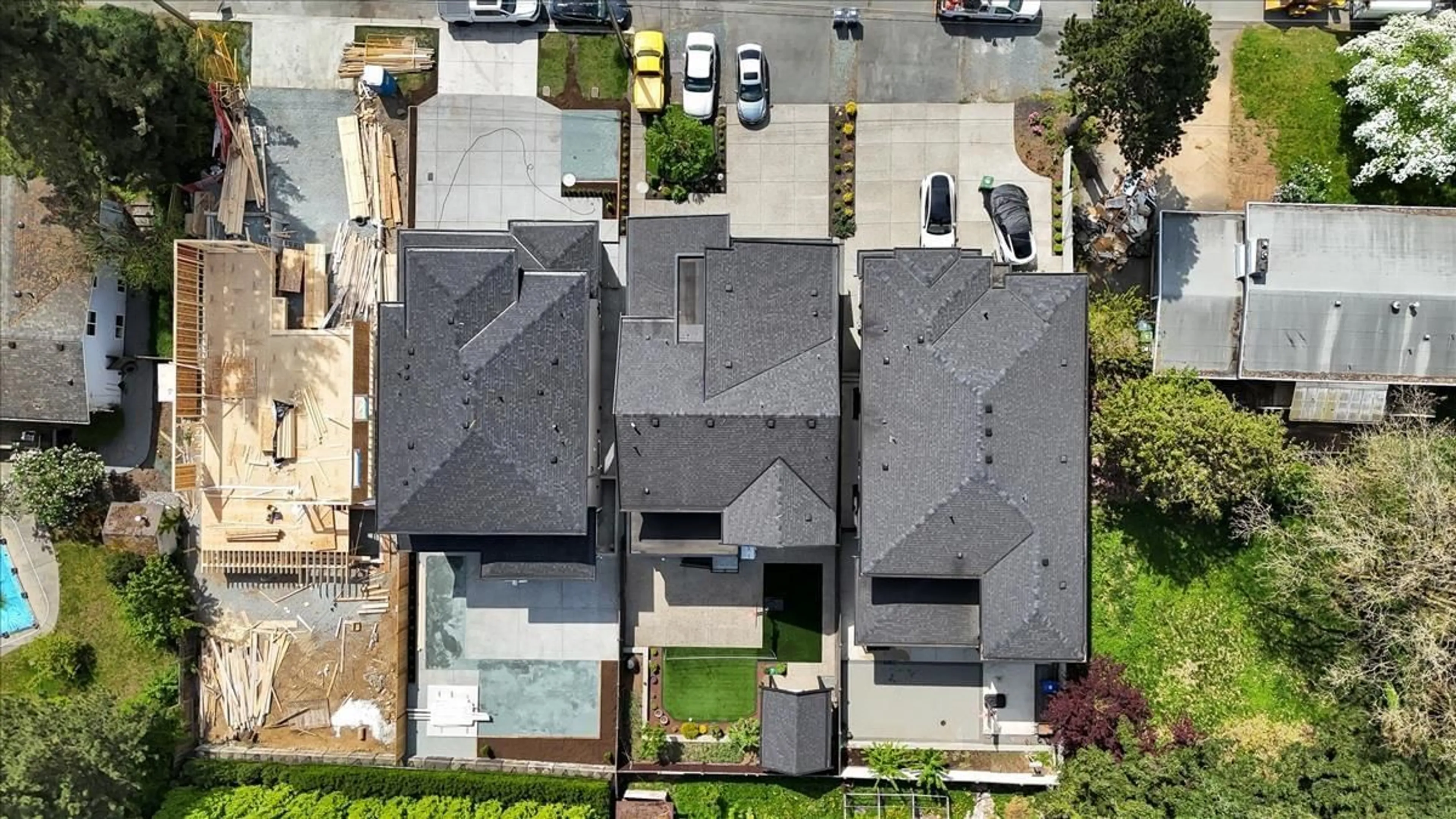 A pic from outside/outdoor area/front of a property/back of a property/a pic from drone, street for 34145 LARCH STREET, Abbotsford British Columbia V2S1S5