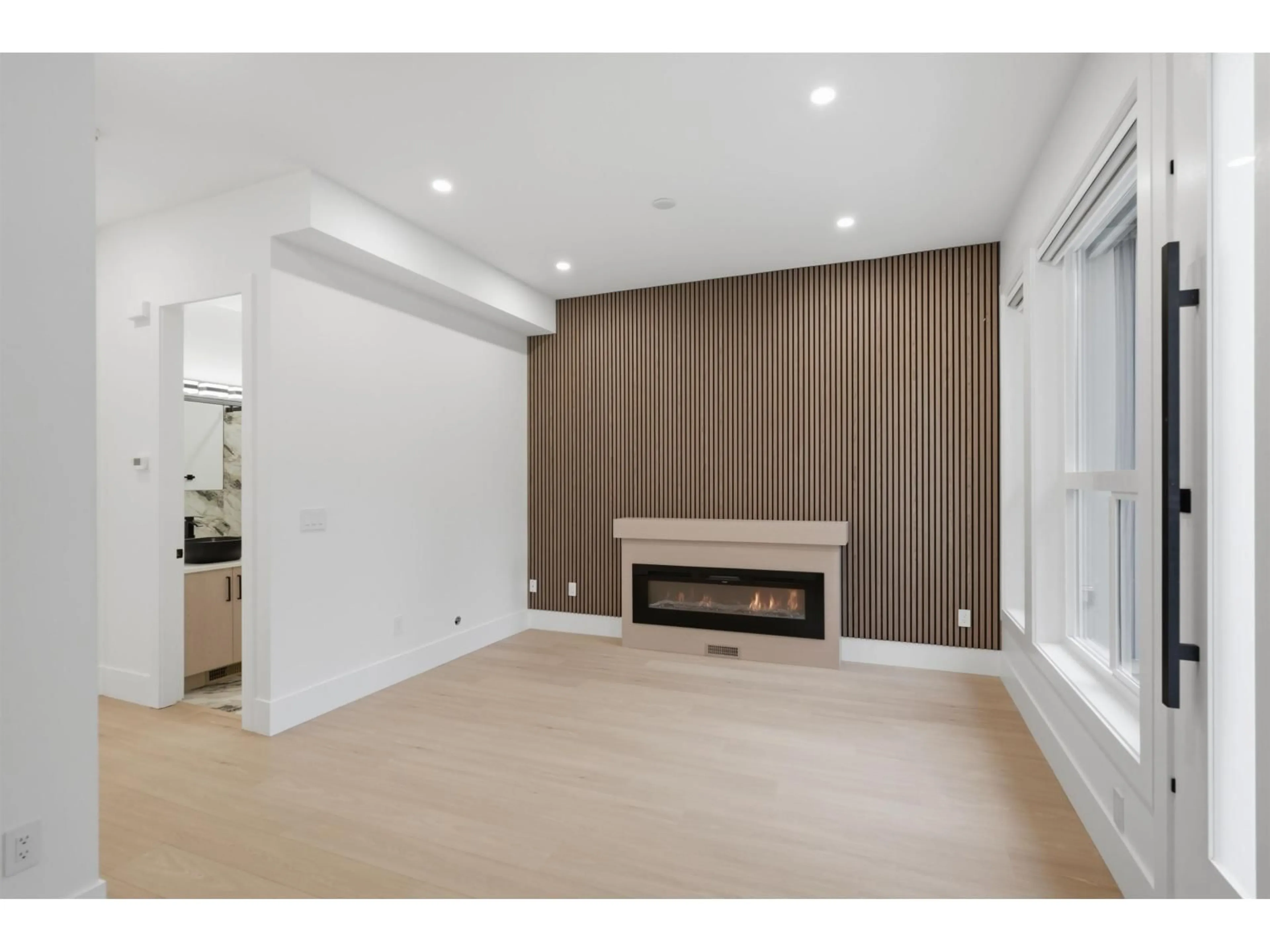 Unknown for 1 - 12863 MARINE DRIVE, Surrey British Columbia V4A1C8