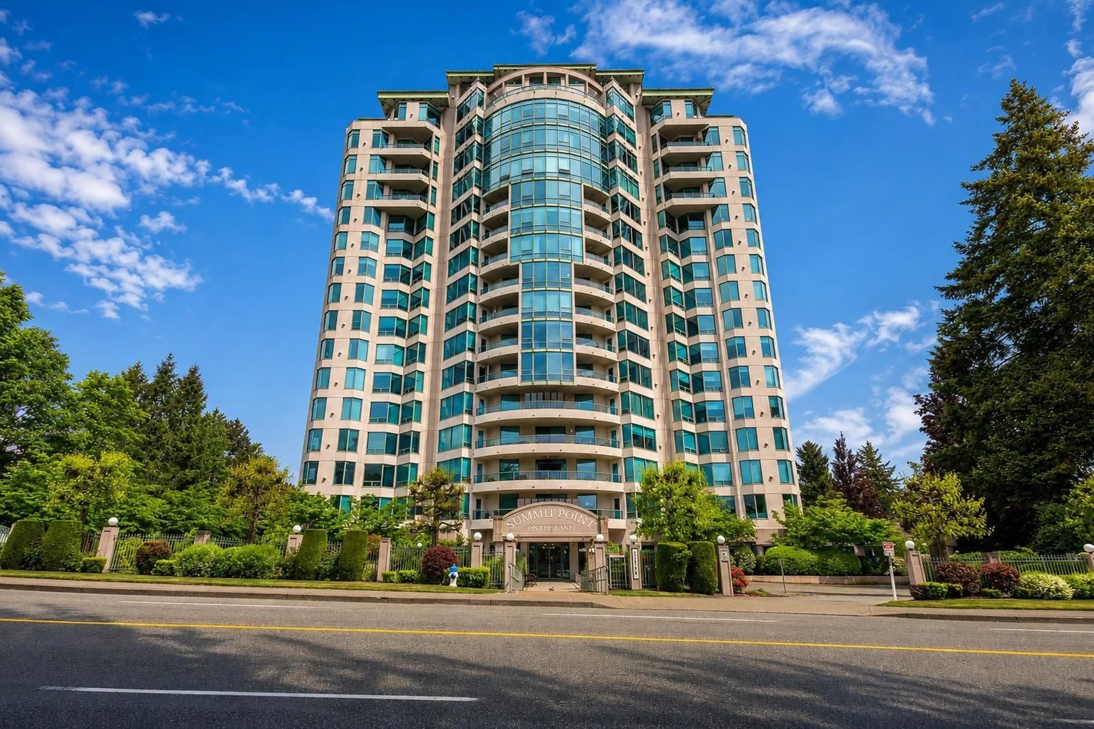Indoor foyer for 406 - 33065 MILL LAKE ROAD, Abbotsford British Columbia V2S8E6