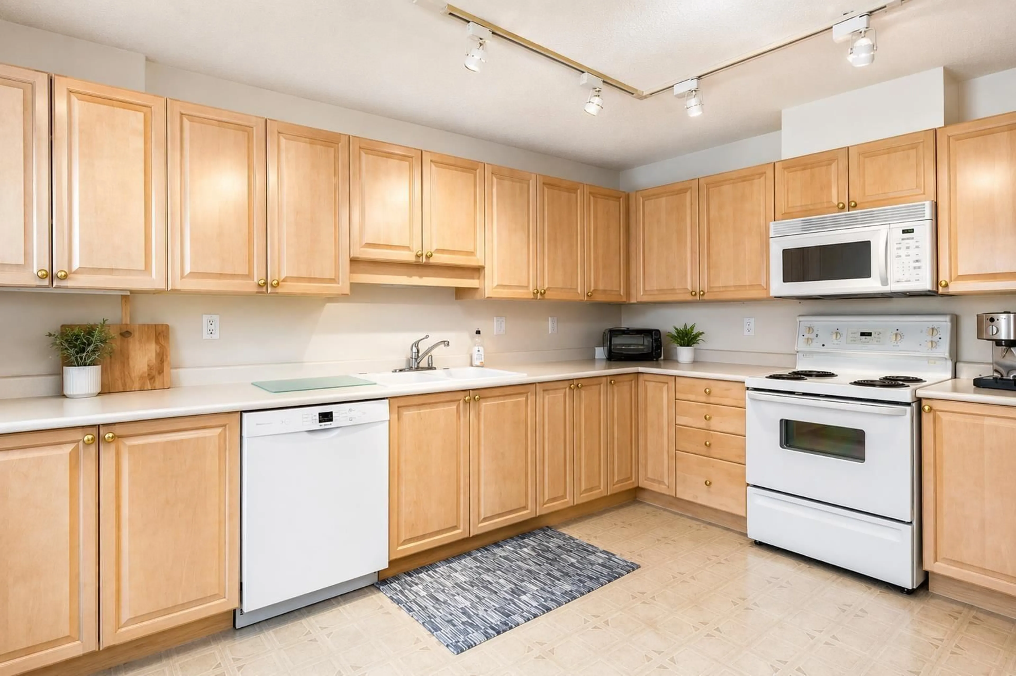 Standard kitchen, unknown for 406 - 33065 MILL LAKE ROAD, Abbotsford British Columbia V2S8E6