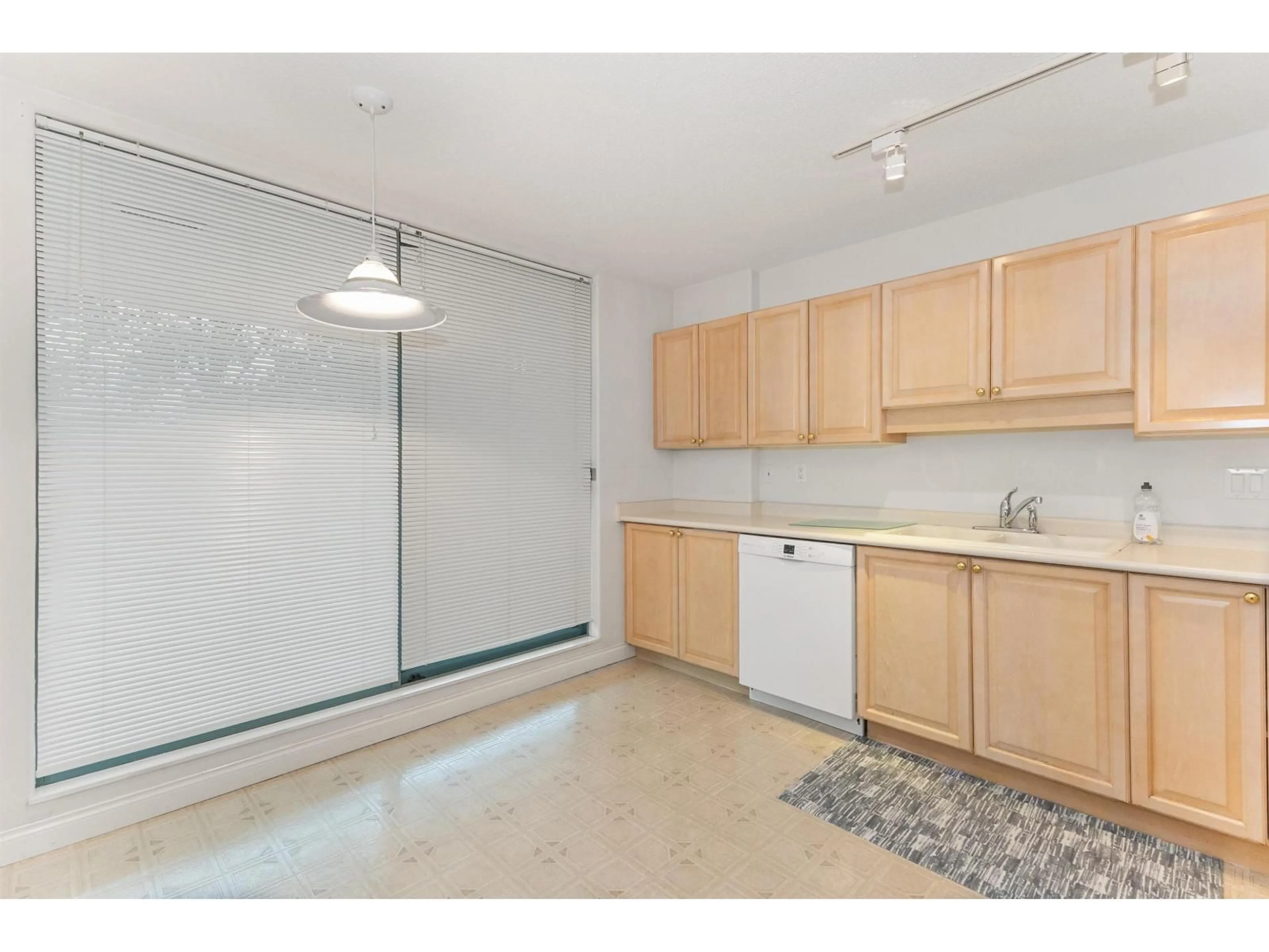 Standard kitchen, unknown for 406 - 33065 MILL LAKE ROAD, Abbotsford British Columbia V2S8E6
