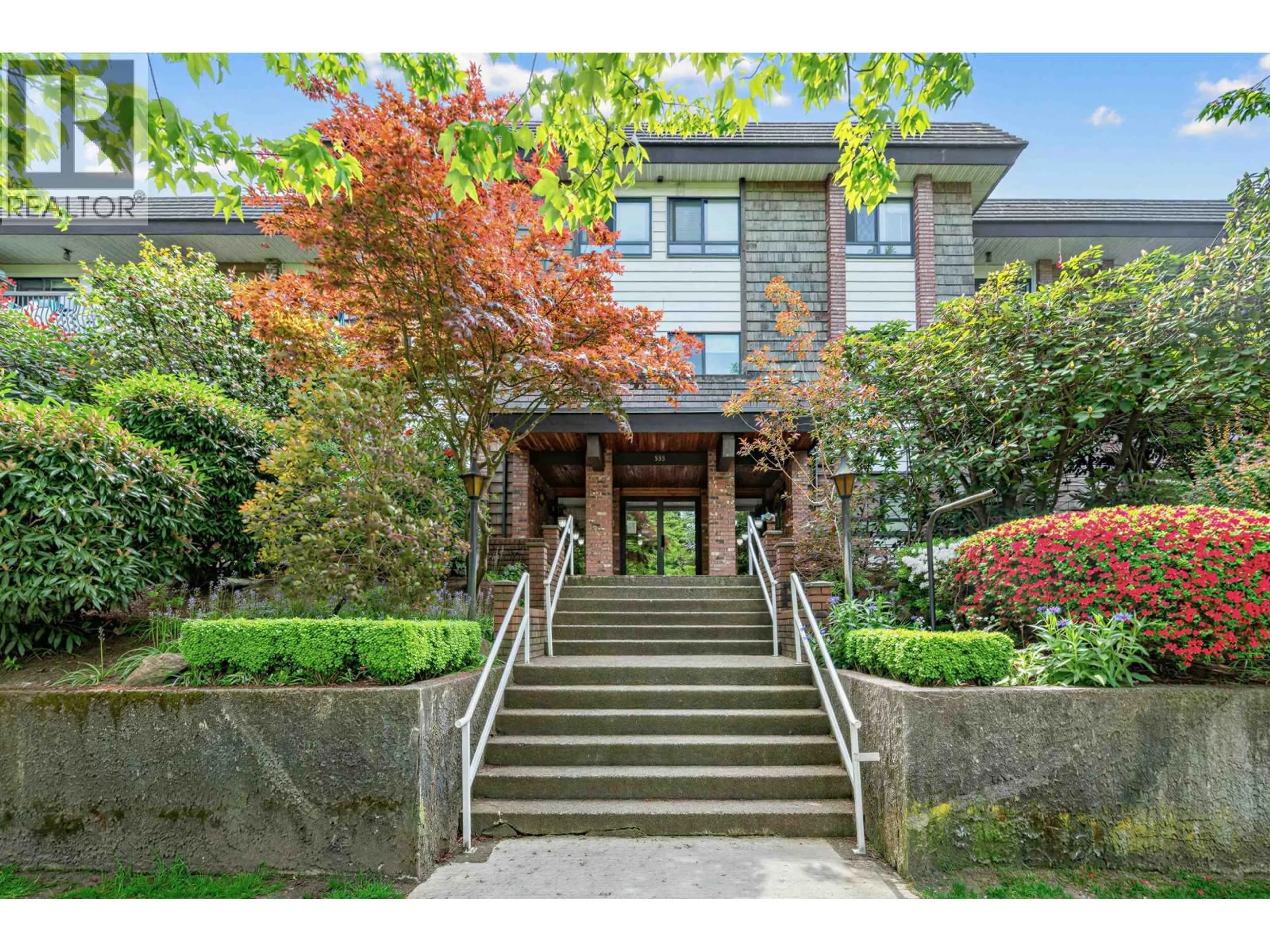 Indoor foyer for 111 - 588 5 STREET, Vancouver British Columbia V5T4H6