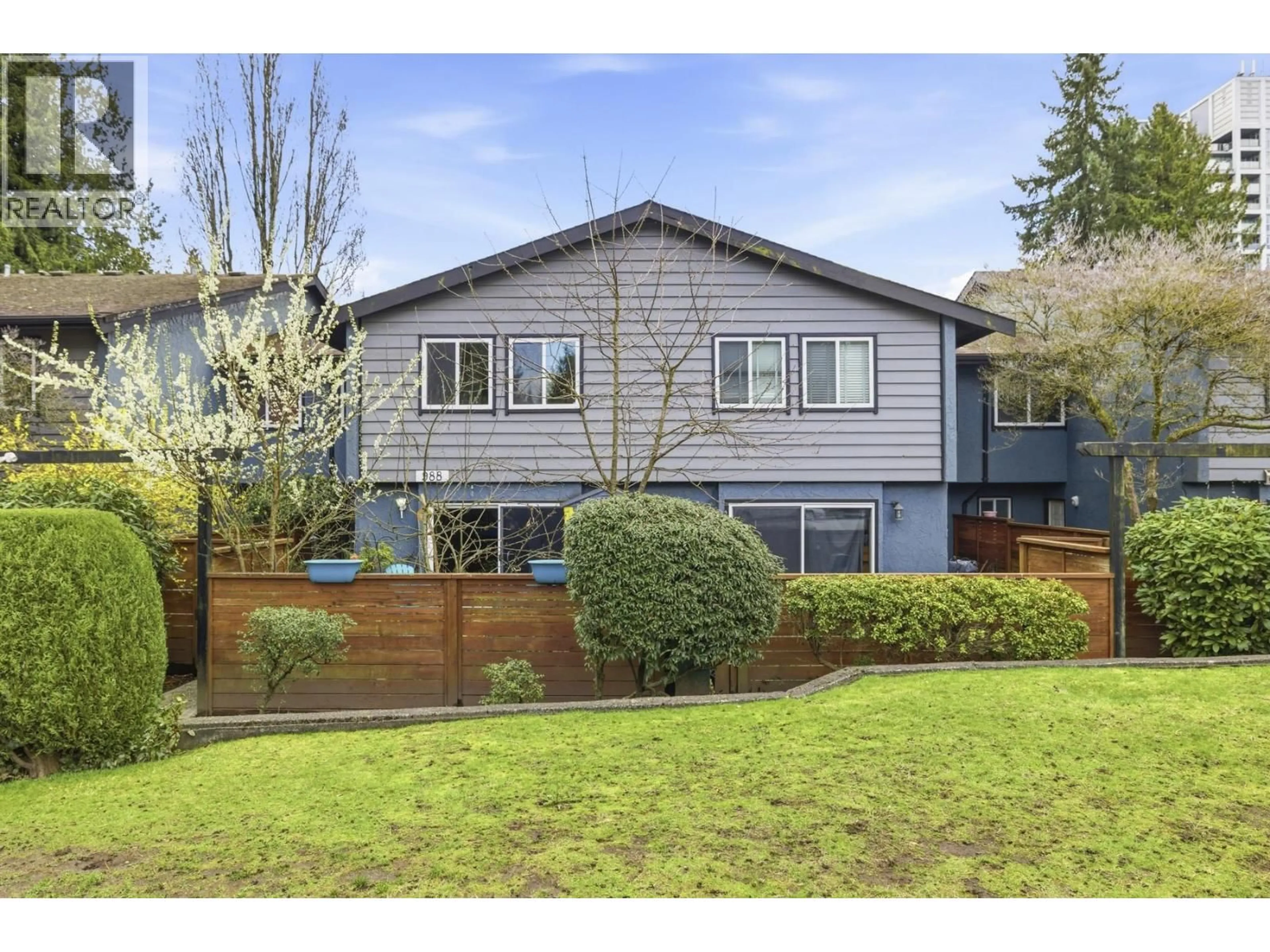 Home with vinyl exterior material, street for 988 HOWIE AVENUE, Coquitlam British Columbia V3J1T3