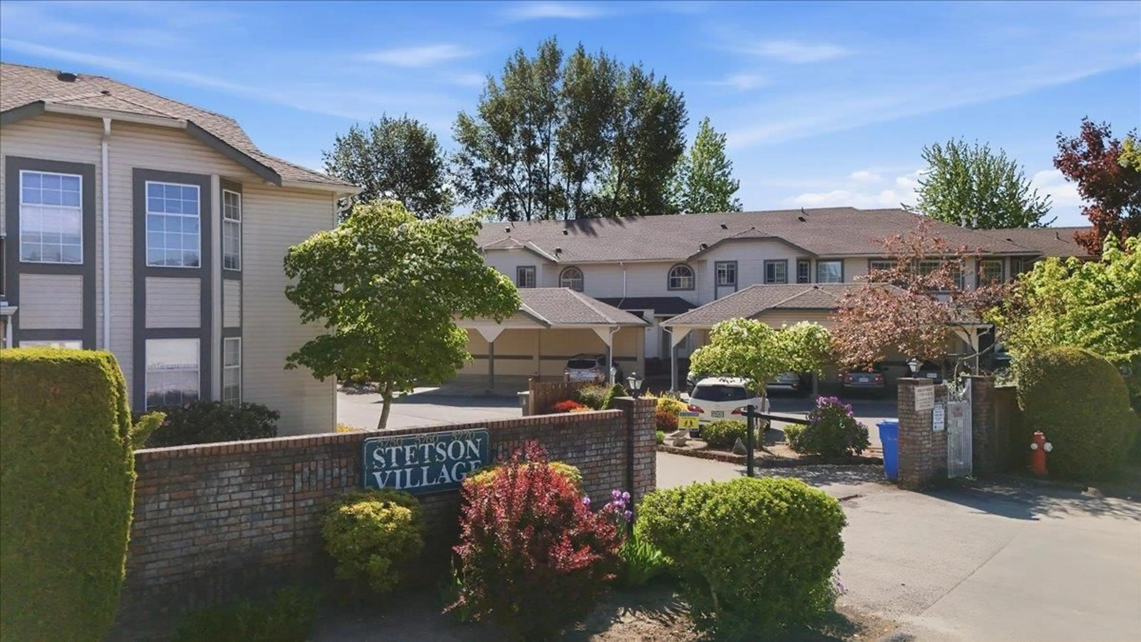 Indoor foyer for 21 - 5750 174TH STREET, Surrey British Columbia V3S7K3