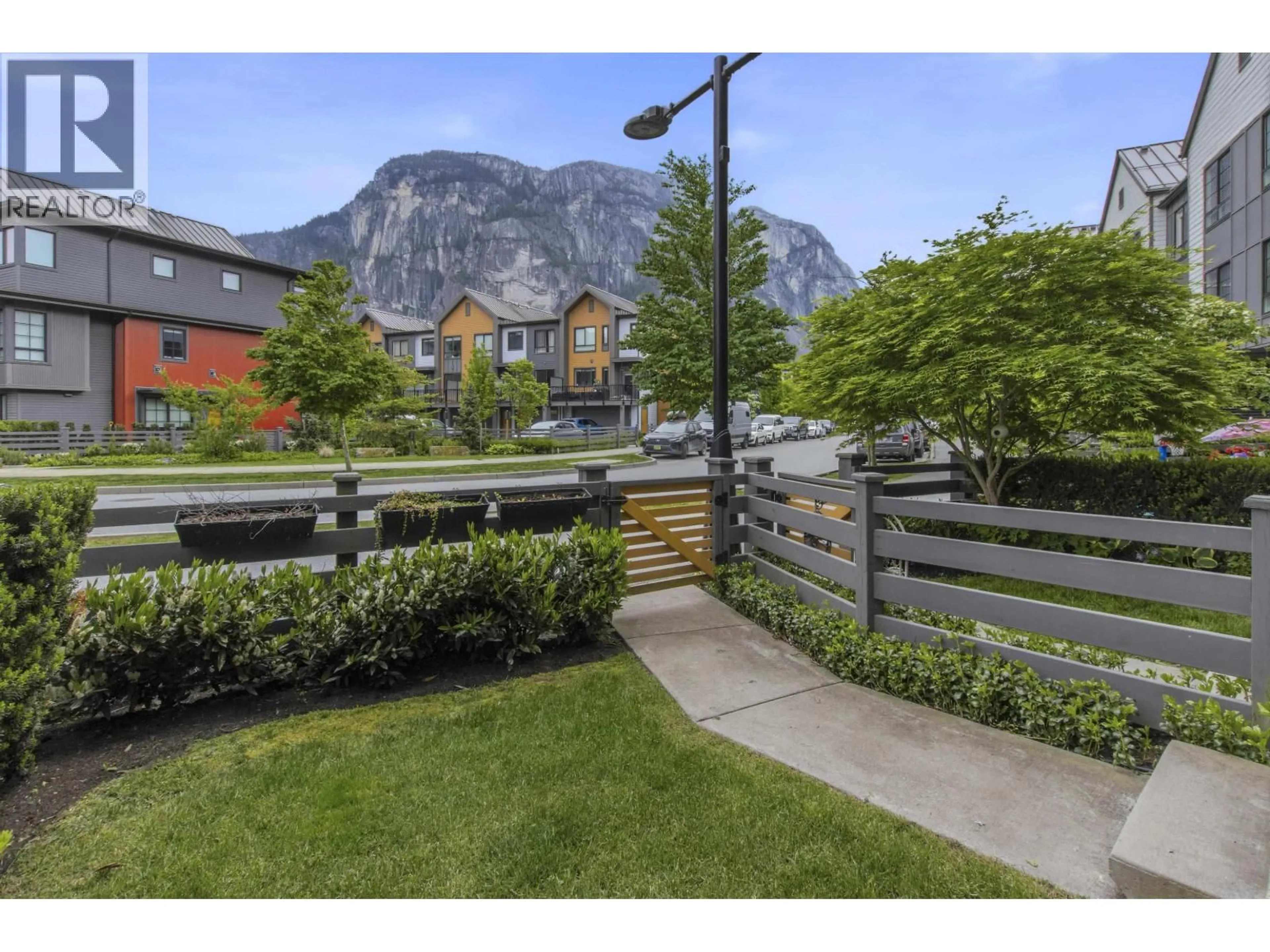 Patio, mountain view for 38046 KEEL WAY, Squamish British Columbia V8B2A1
