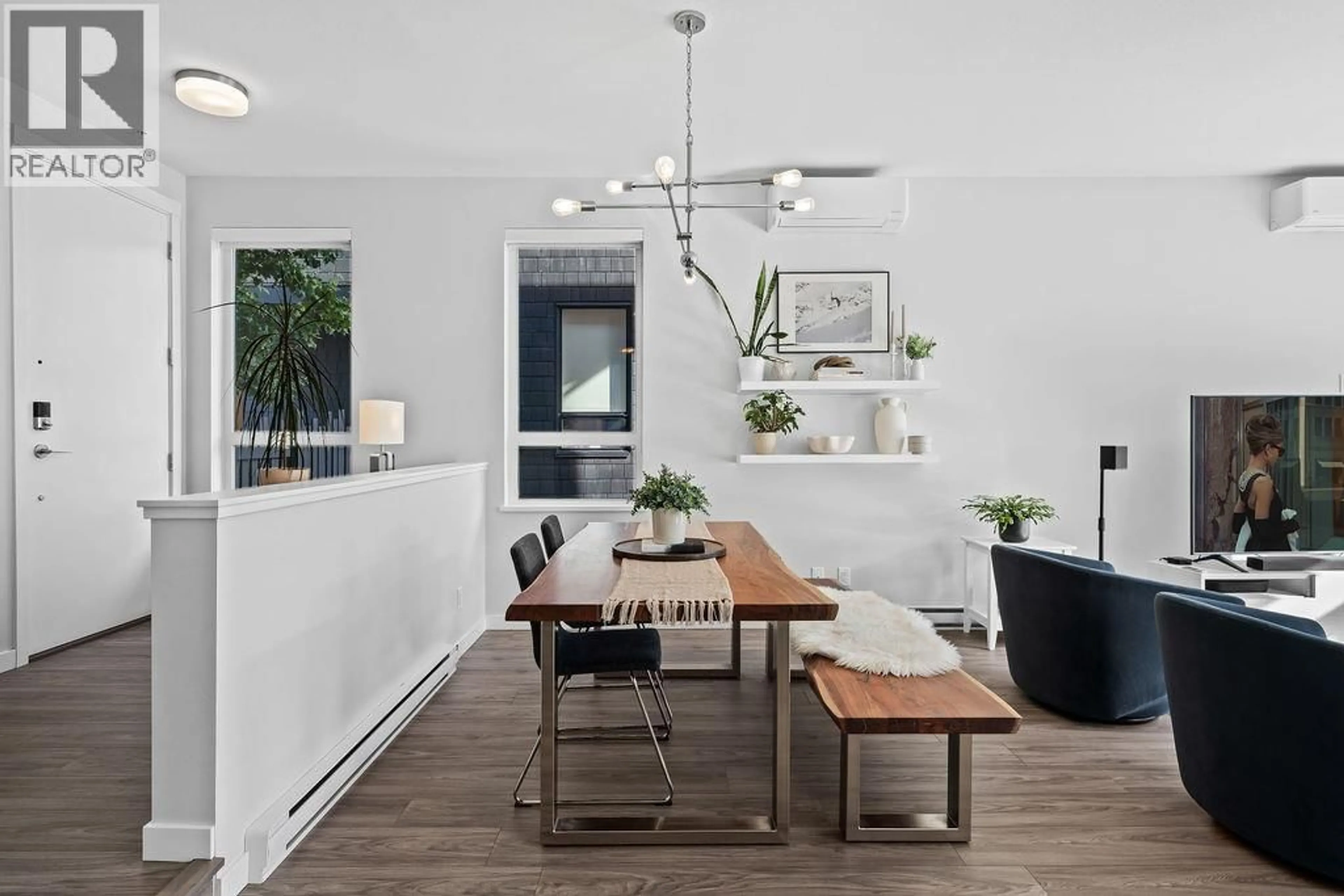 Open concept kitchen, wood/laminate floor for 41249 HIGHLINE PLACE, Squamish British Columbia V8B1C2