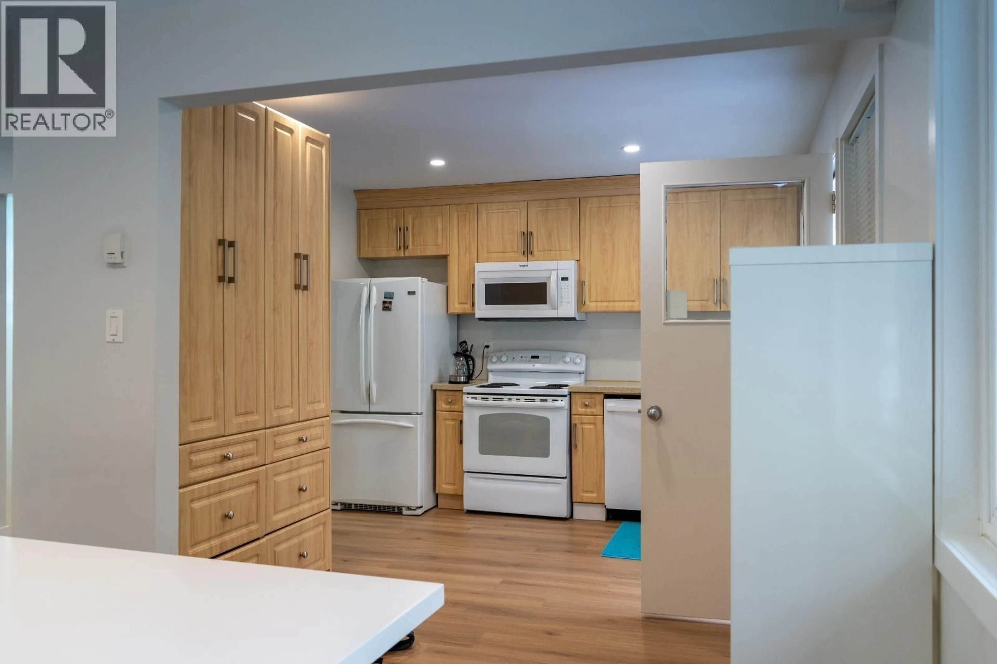 Standard kitchen, wood/laminate floor for 356 QUEENS ROAD, North Vancouver British Columbia V7N2K5