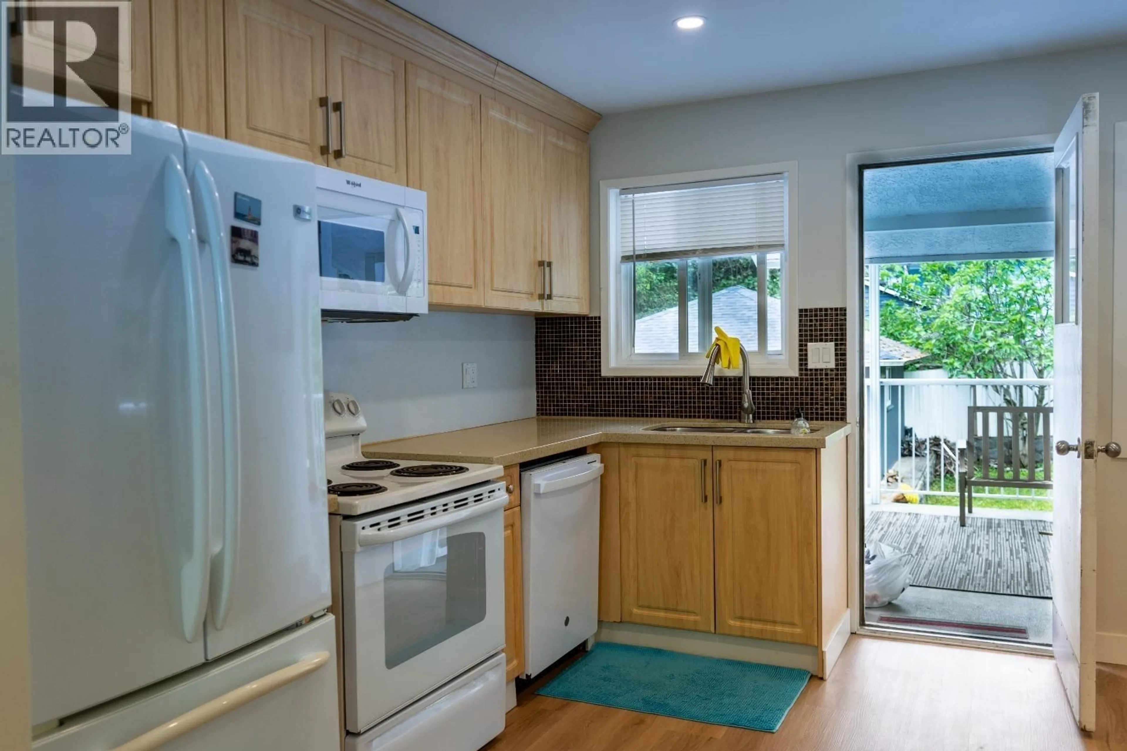 Standard kitchen, unknown for 356 QUEENS ROAD, North Vancouver British Columbia V7N2K5