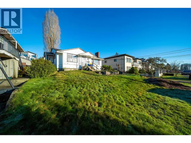 915 WALLS AVENUE, Coquitlam 2