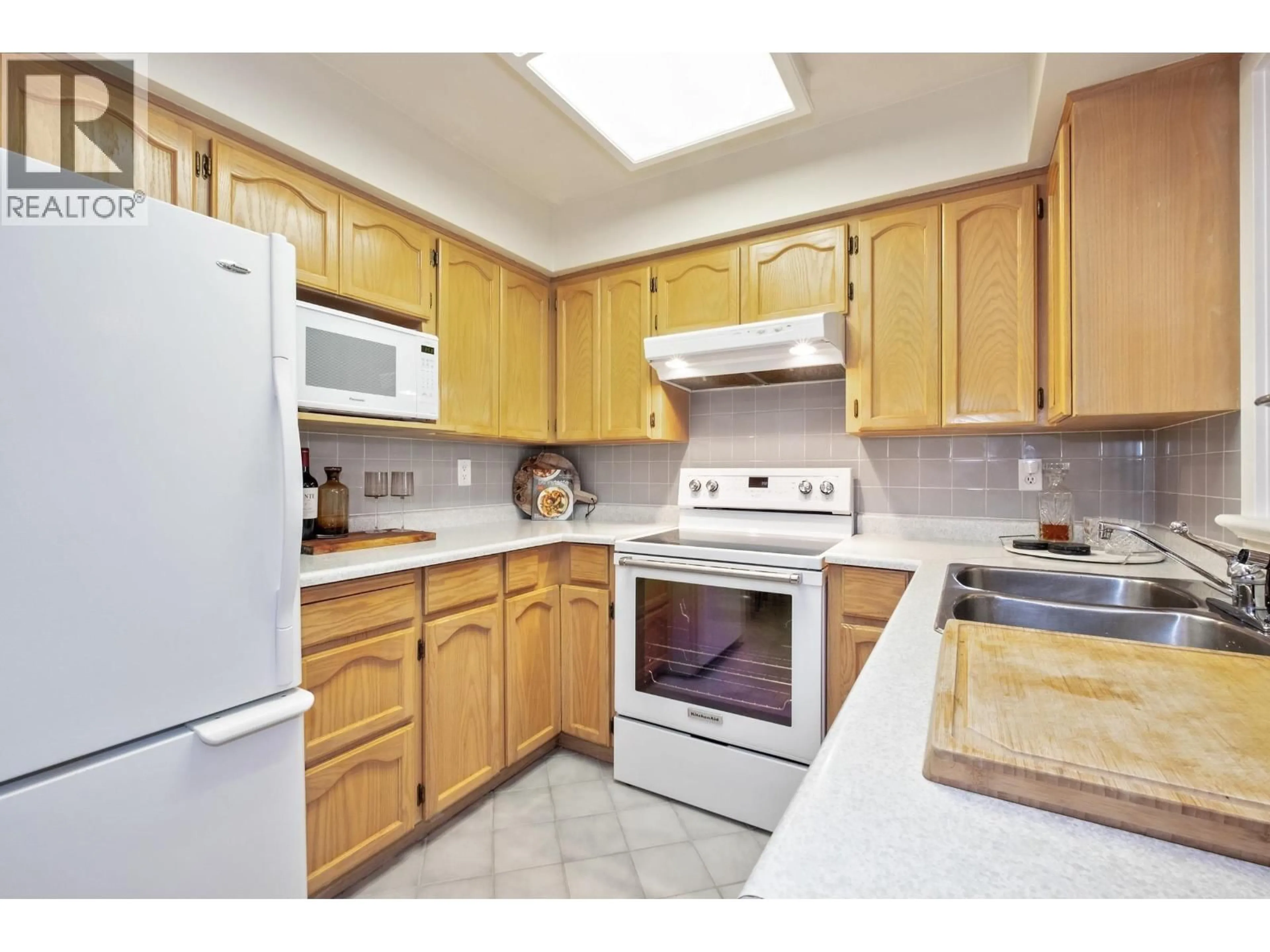 Standard kitchen, unknown for C101 - 4831 53 STREET, Delta British Columbia V4K2Z3