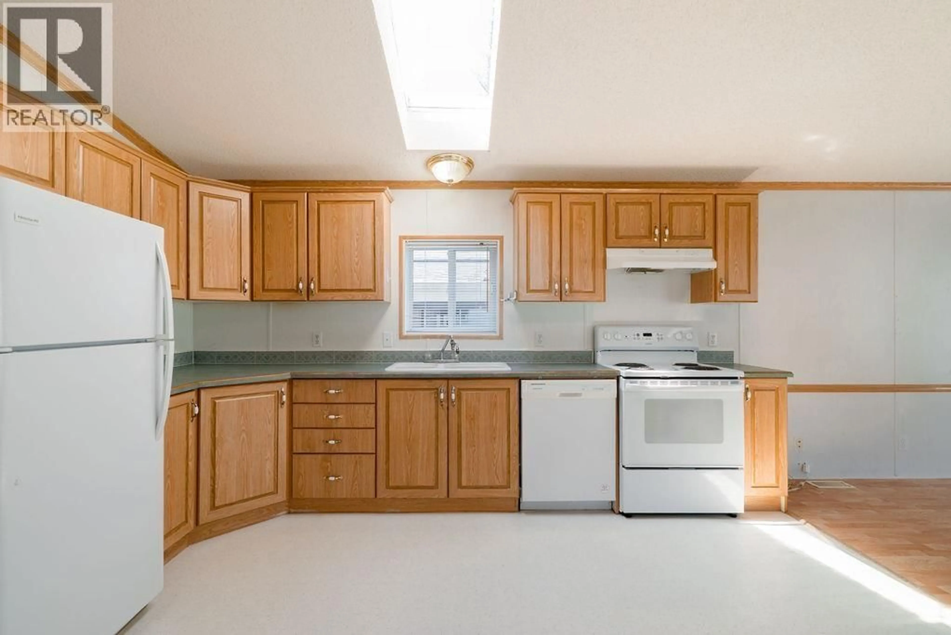 Standard kitchen, ceramic/tile floor for 132 - 19682 POPLAR DRIVE, Pitt Meadows British Columbia V3Y1Z3