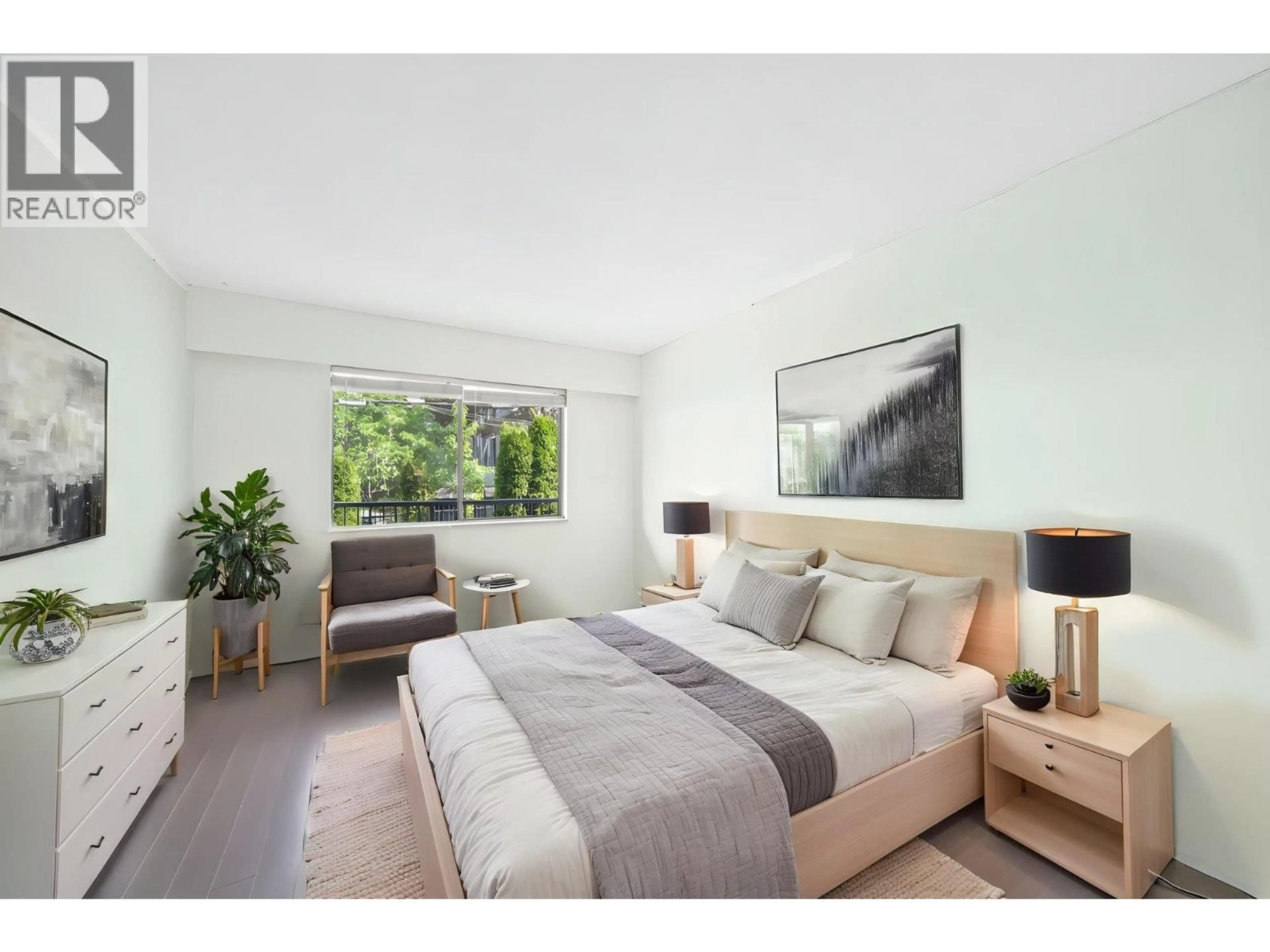 Bedroom with bed, wood/laminate floor for 205 - 1585 4TH AVENUE, Vancouver British Columbia V5N1J9