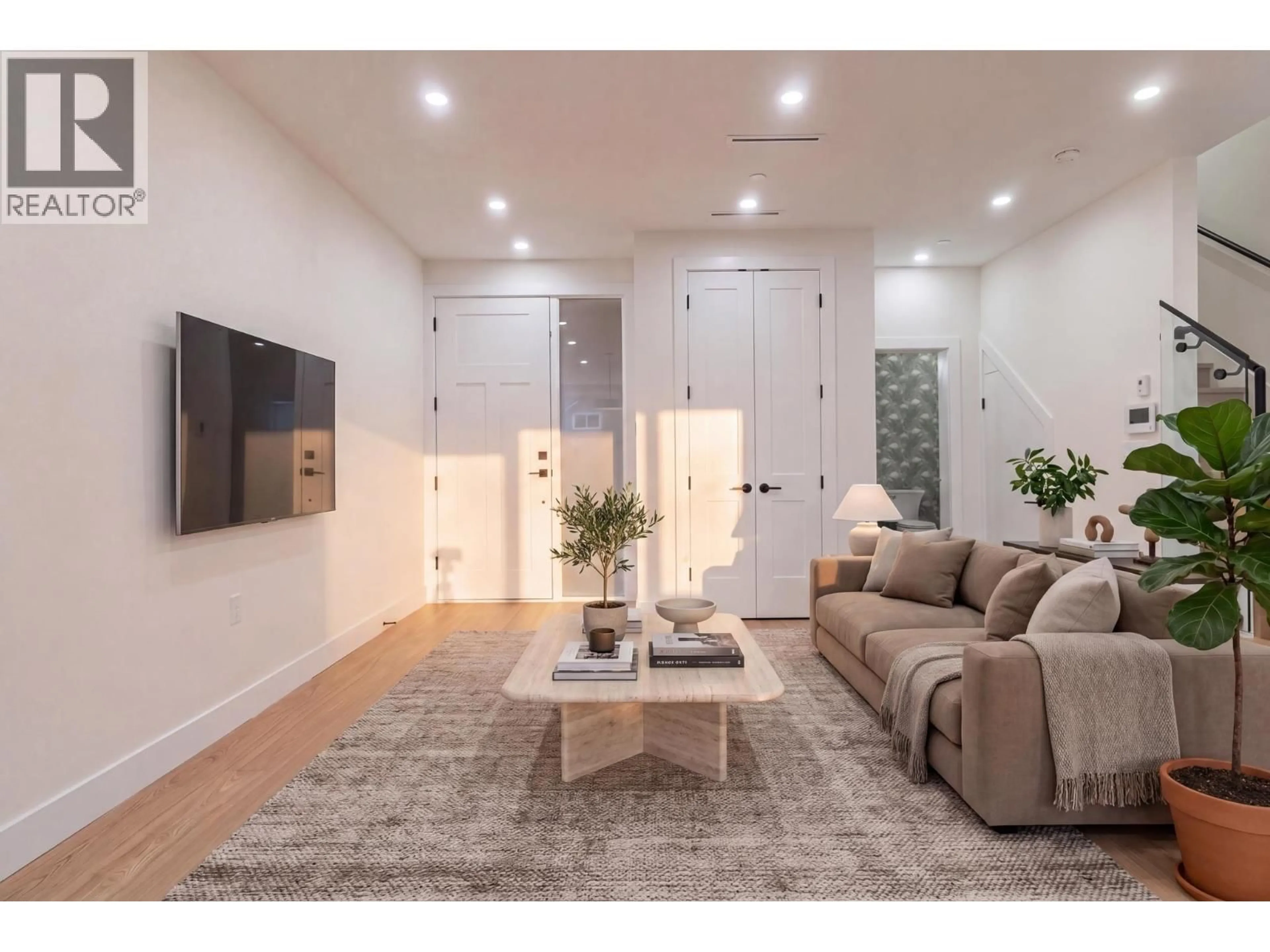 Living room with furniture, unknown for 2055 4TH AVENUE, Vancouver British Columbia V5N1K5