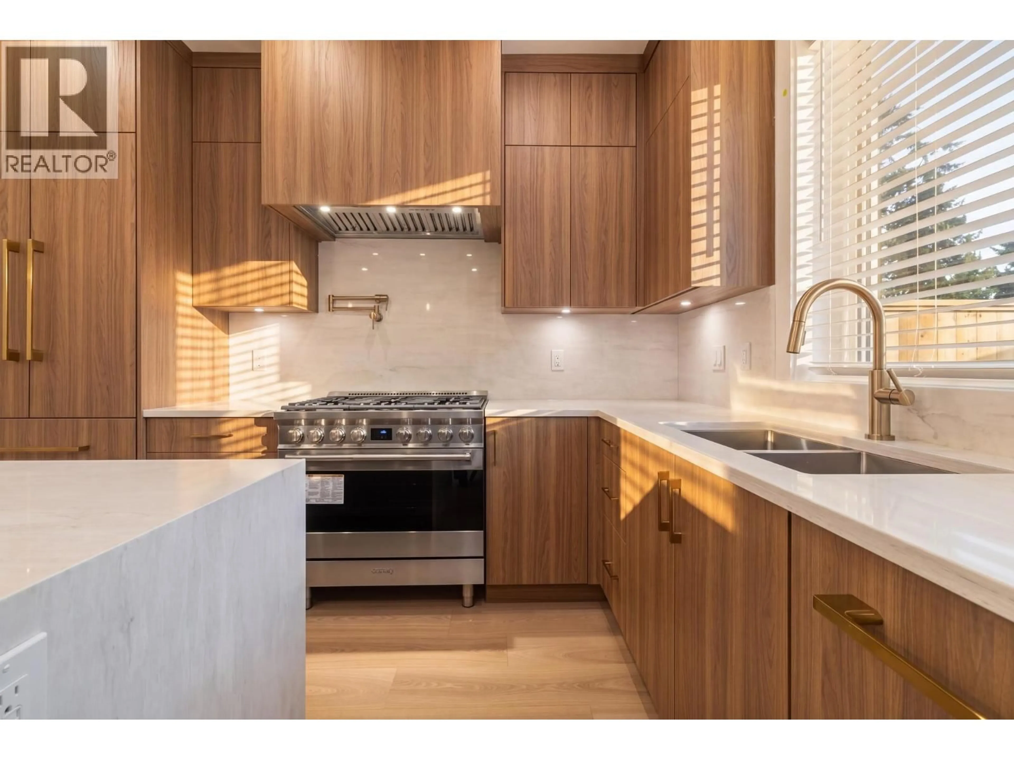 Unknown for 2055 4TH AVENUE, Vancouver British Columbia V5N1K5