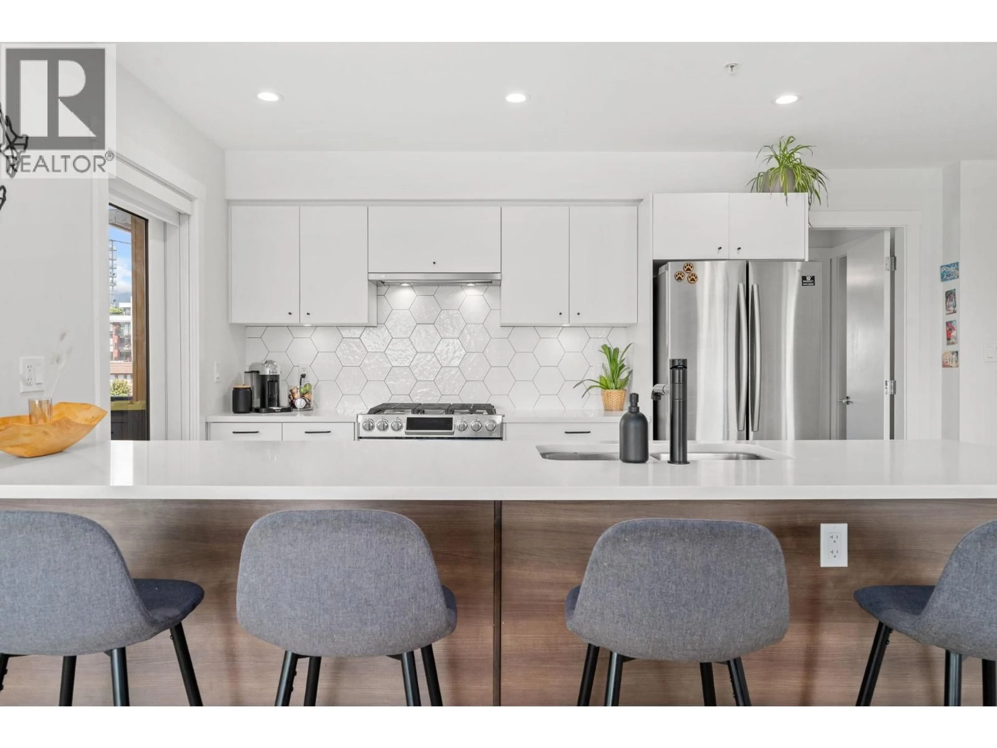 Open concept kitchen, unknown for 307 - 1519 CROWN STREET, North Vancouver British Columbia V7J1G6