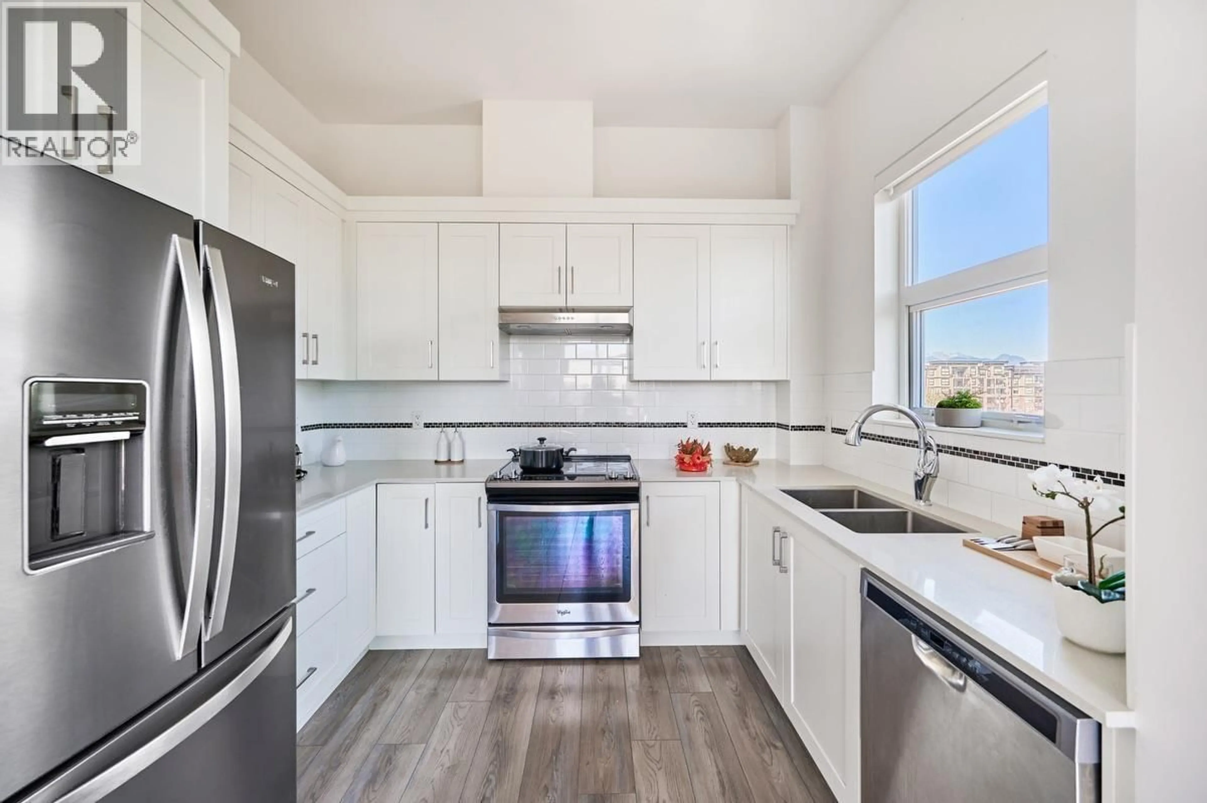 Open concept kitchen, ceramic/tile floor for 503 - 22577 ROYAL CRESCENT, Maple Ridge British Columbia V2X2M2