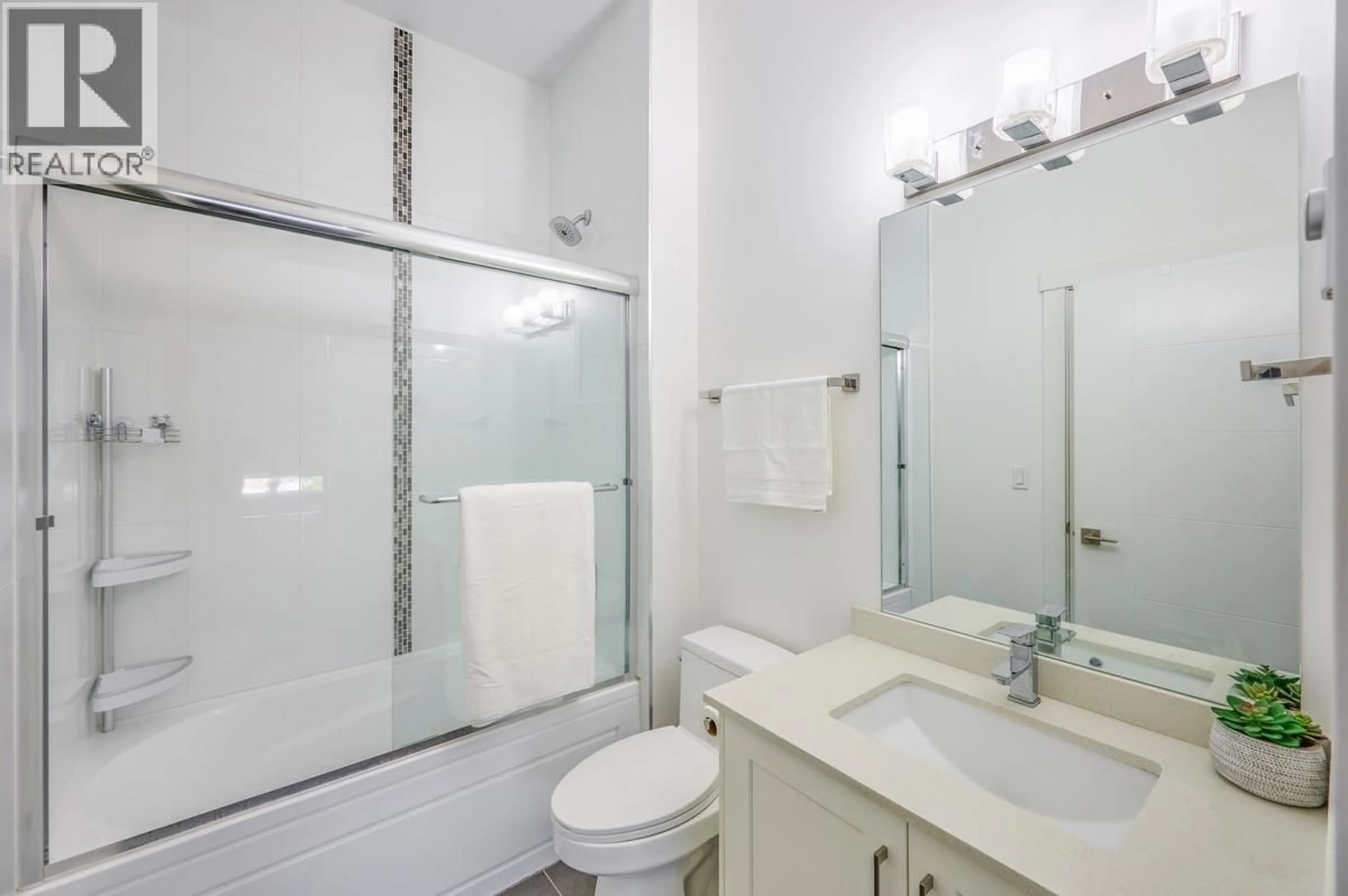 Standard bathroom, ceramic/tile floor for 503 - 22577 ROYAL CRESCENT, Maple Ridge British Columbia V2X2M2