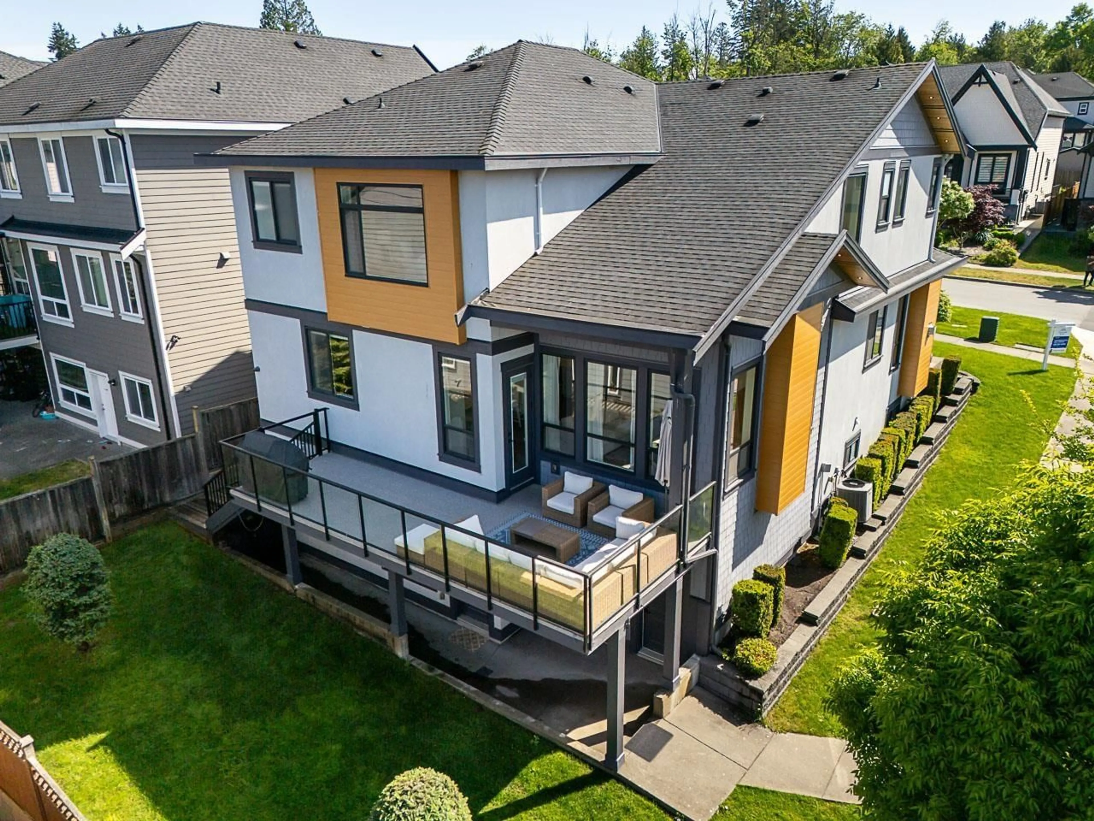A pic from outside/outdoor area/front of a property/back of a property/a pic from drone, unknown for 7667 155 STREET, Surrey British Columbia V3S3P3