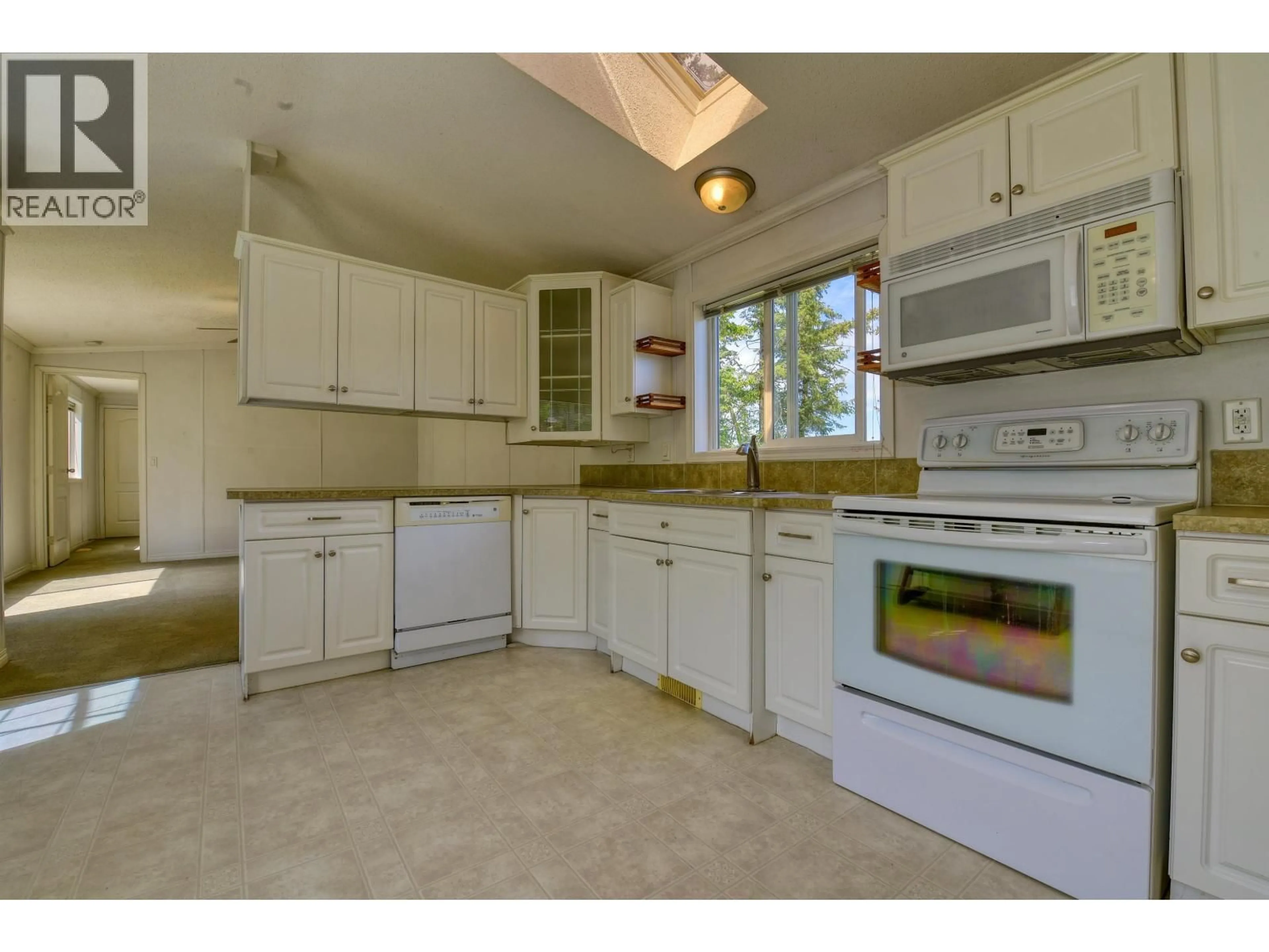 Standard kitchen, unknown for C - 1613 SOUTH LAKESIDE DRIVE, Williams Lake British Columbia V2G3A8