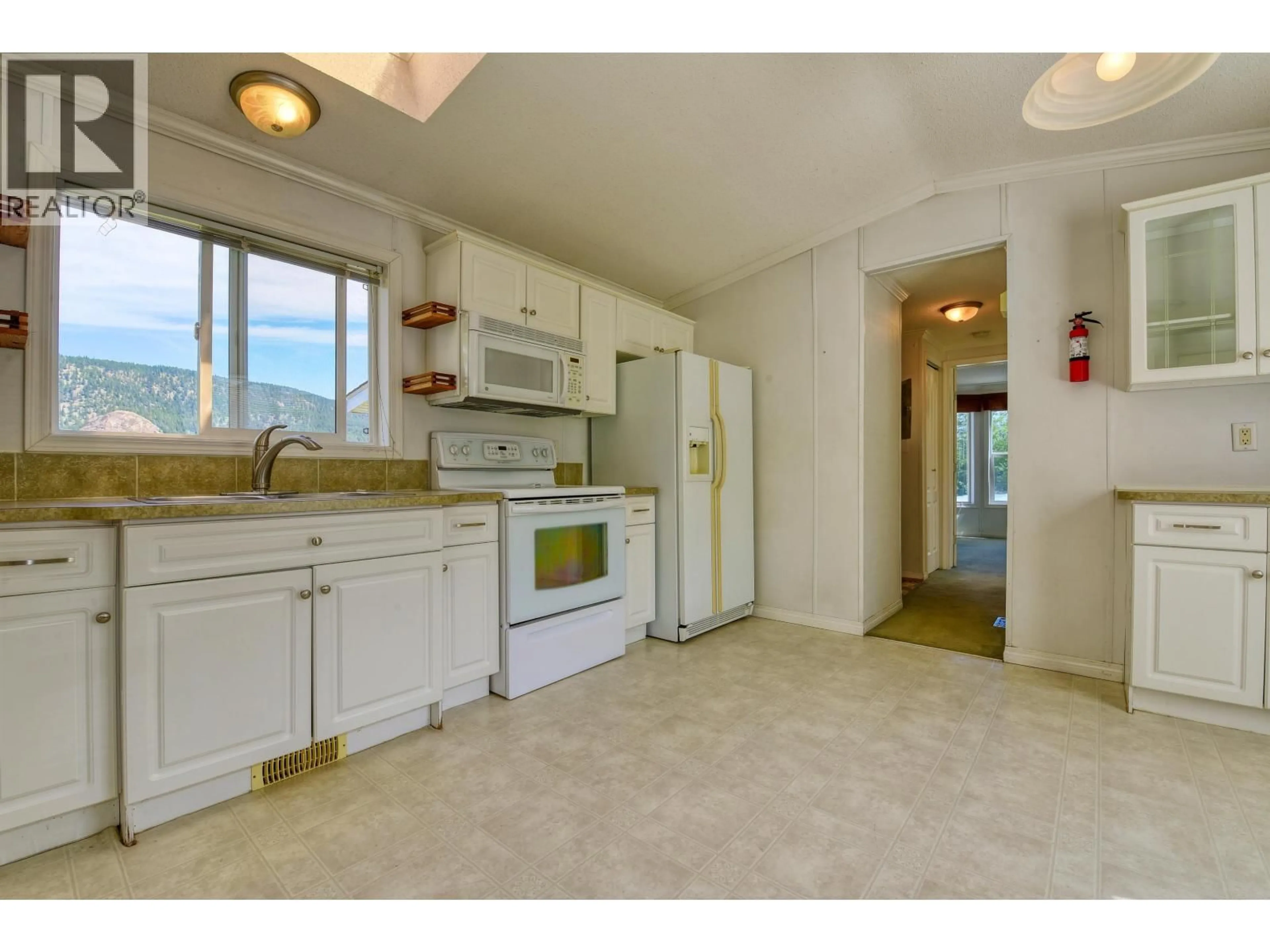 Standard kitchen, unknown for C - 1613 SOUTH LAKESIDE DRIVE, Williams Lake British Columbia V2G3A8