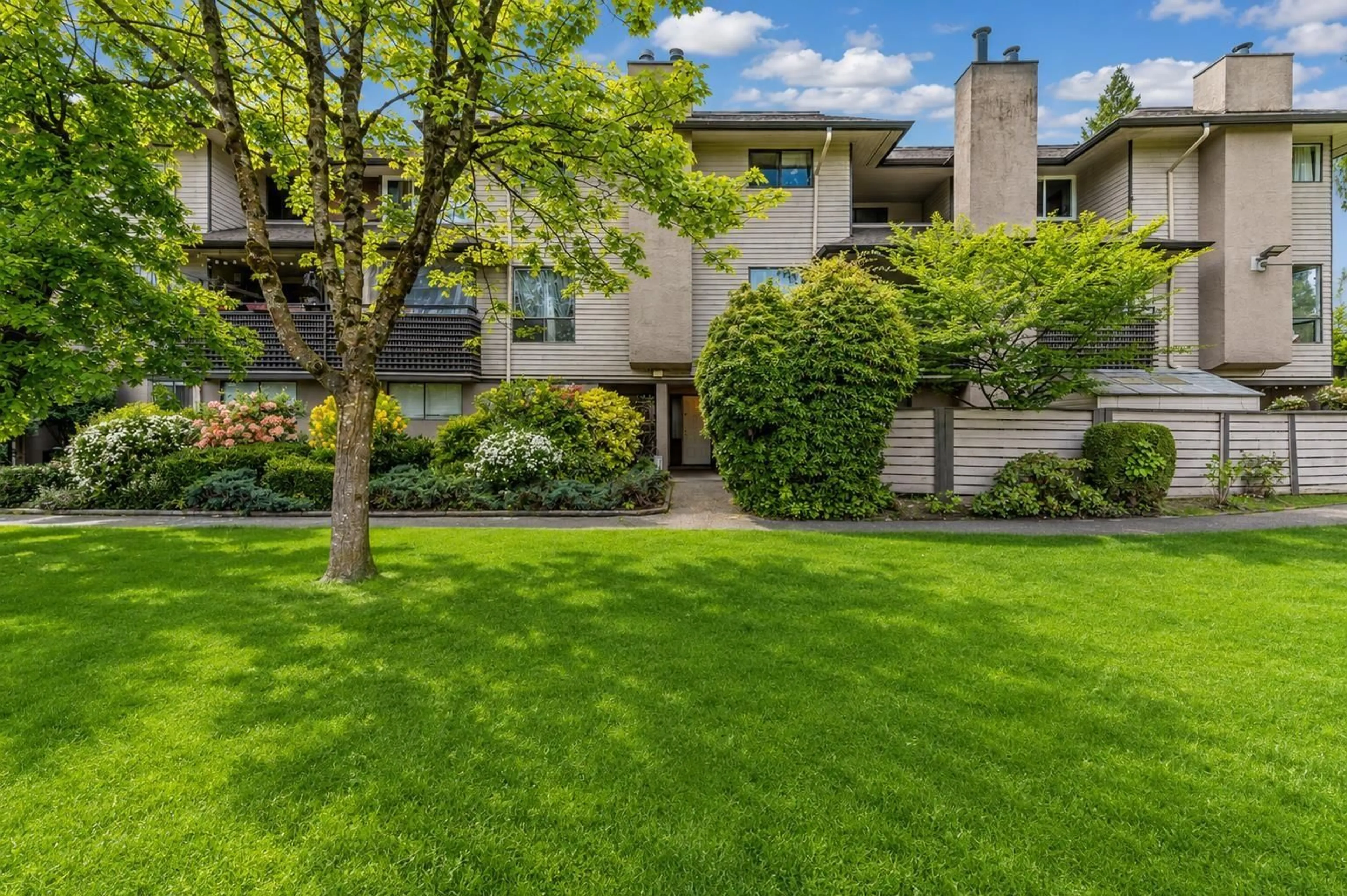 Unknown for 10582 HOLLY PARK LANE, Surrey British Columbia V3R6X9