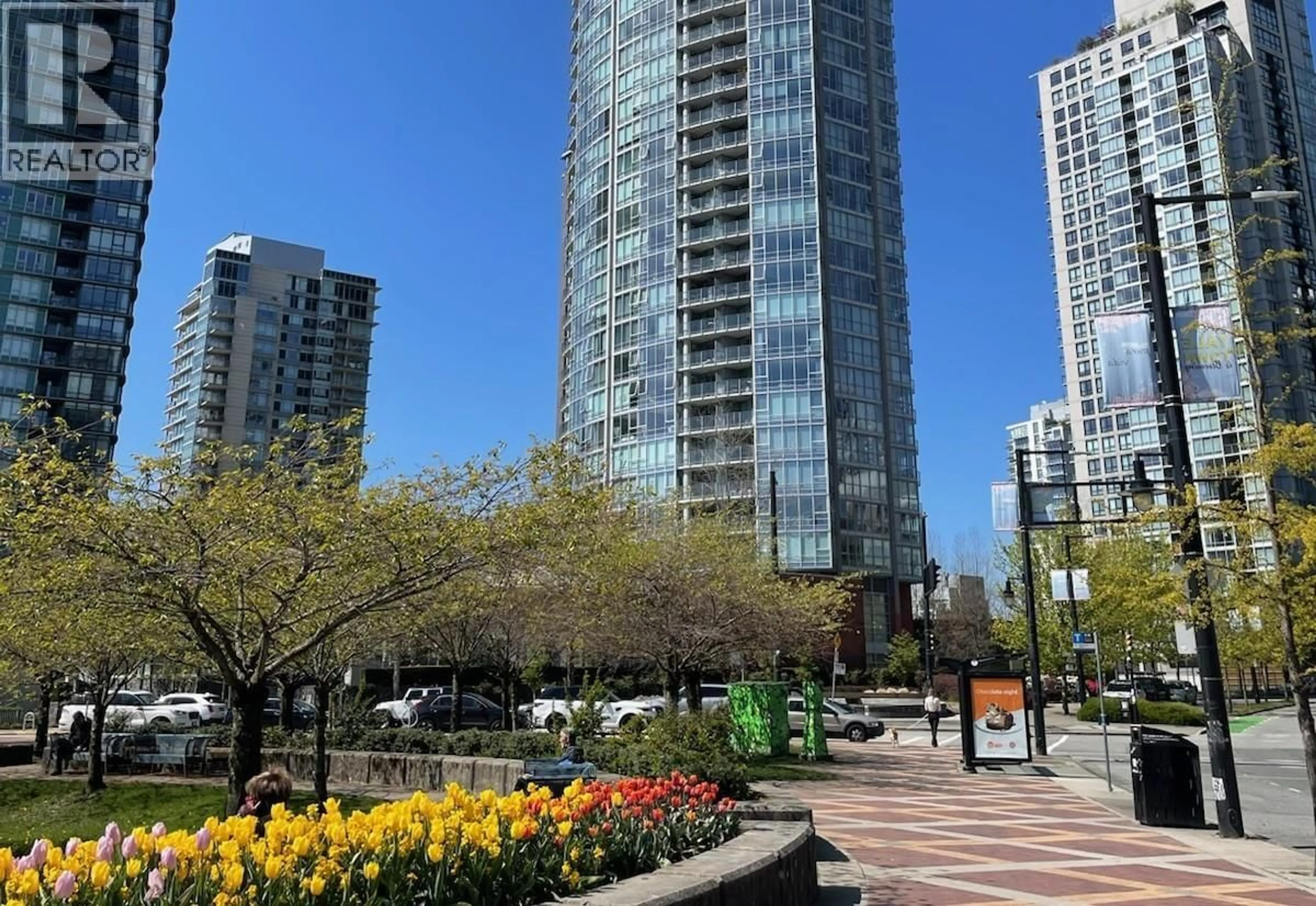 Patio, street for 2002 - 1408 STRATHMORE MEWS, Vancouver British Columbia V6Z3A9