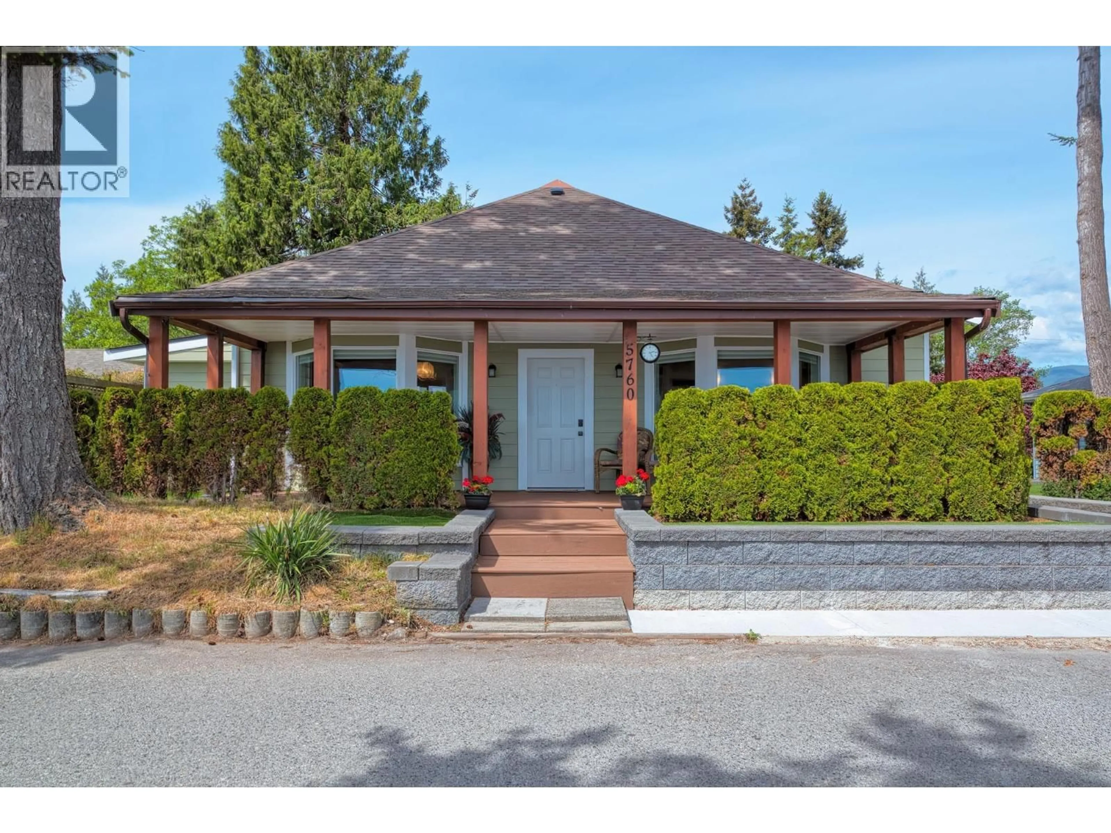 Unknown for 5760 BOULEVARD STREET, Sechelt British Columbia V0N3A0