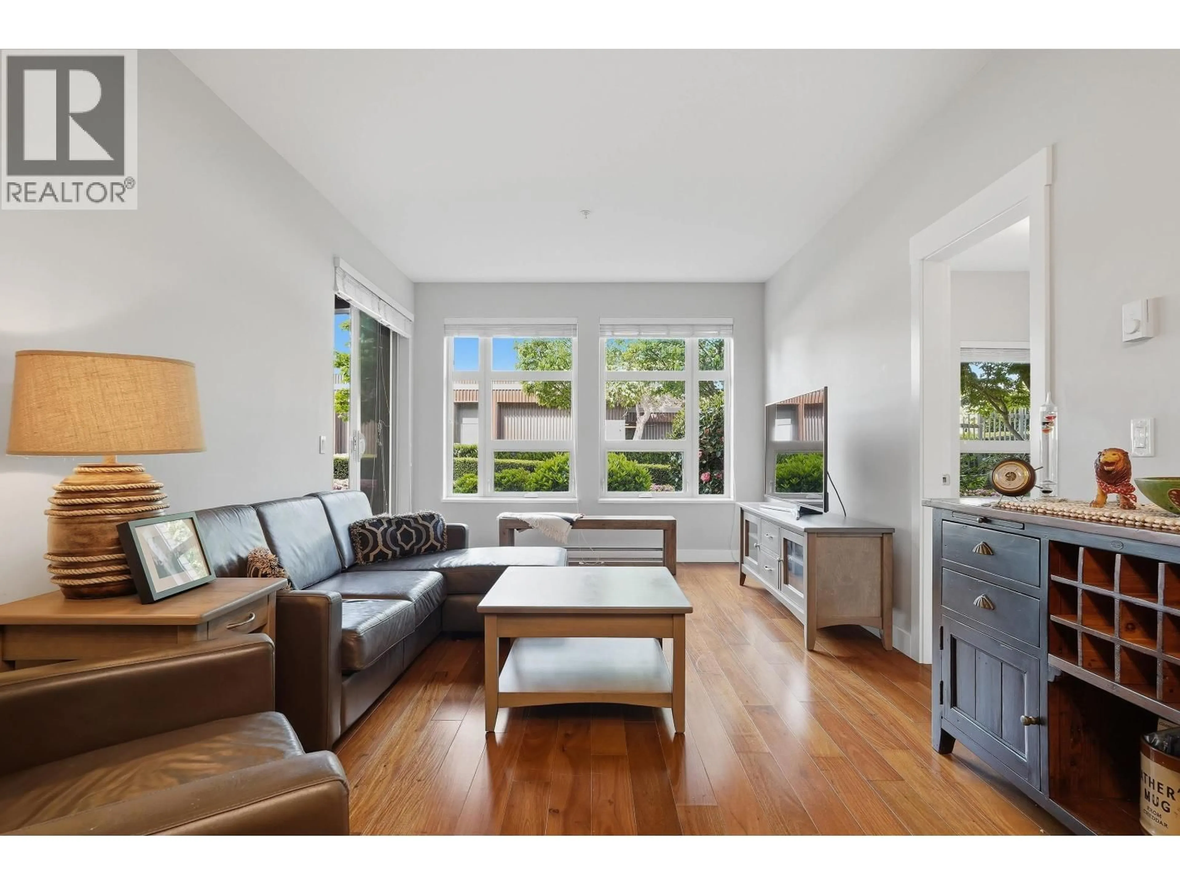 Living room with furniture, wood/laminate floor for 103 - 1166 54A STREET, Delta British Columbia V4M4B5