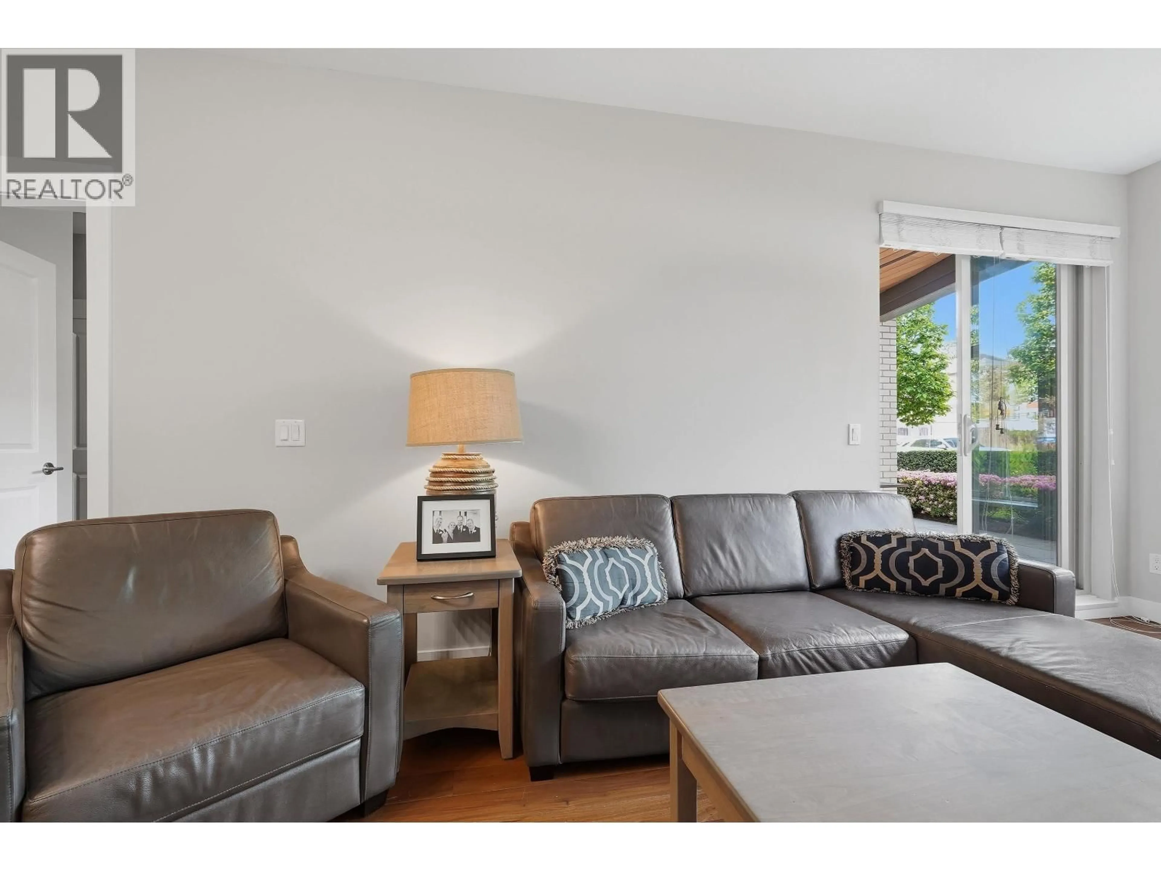 Living room with furniture, wood/laminate floor for 103 - 1166 54A STREET, Delta British Columbia V4M4B5