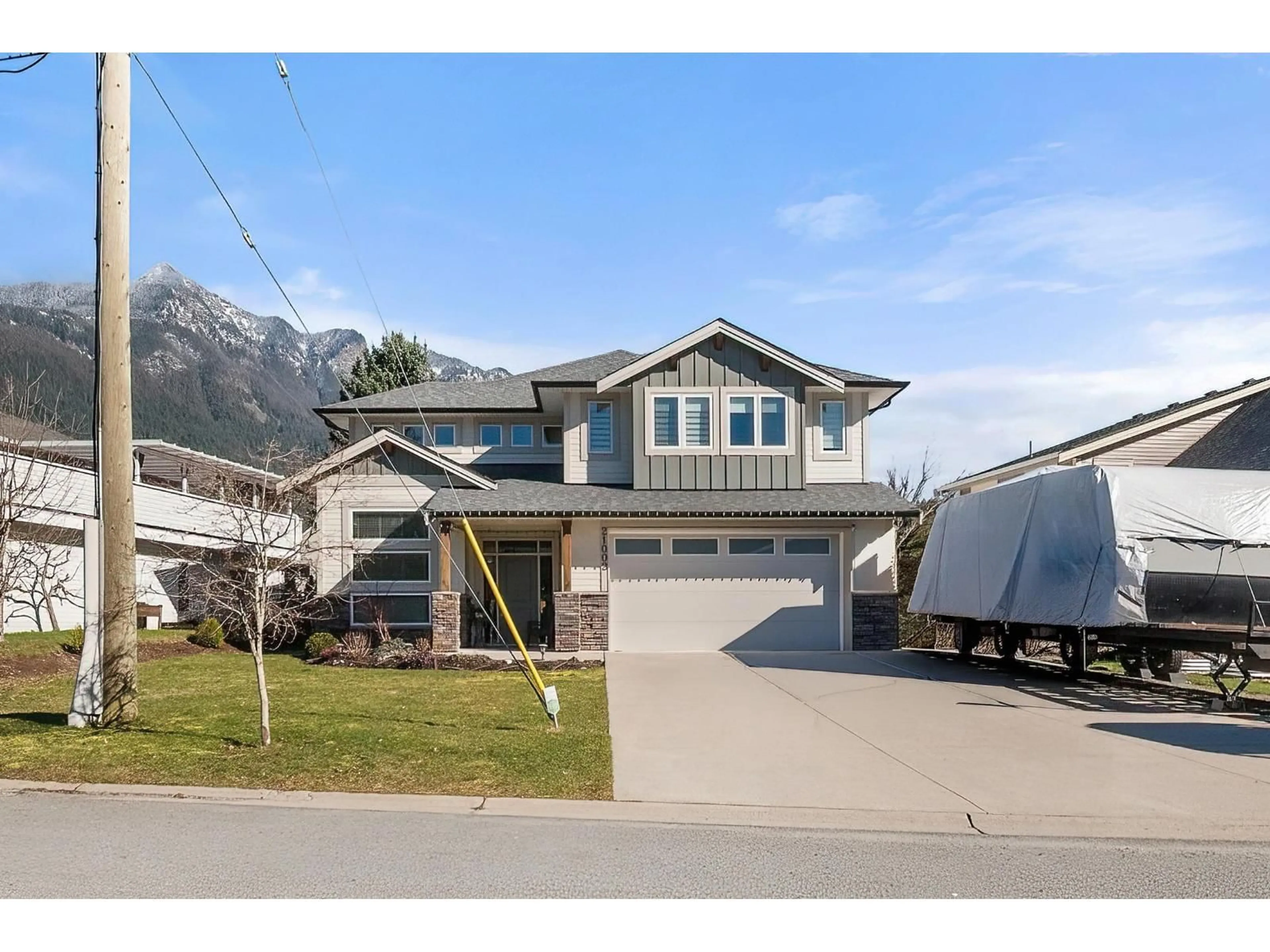 Home with vinyl exterior material, mountain view for 21002 SWALLOW PLACE, Hope British Columbia V0X1L1