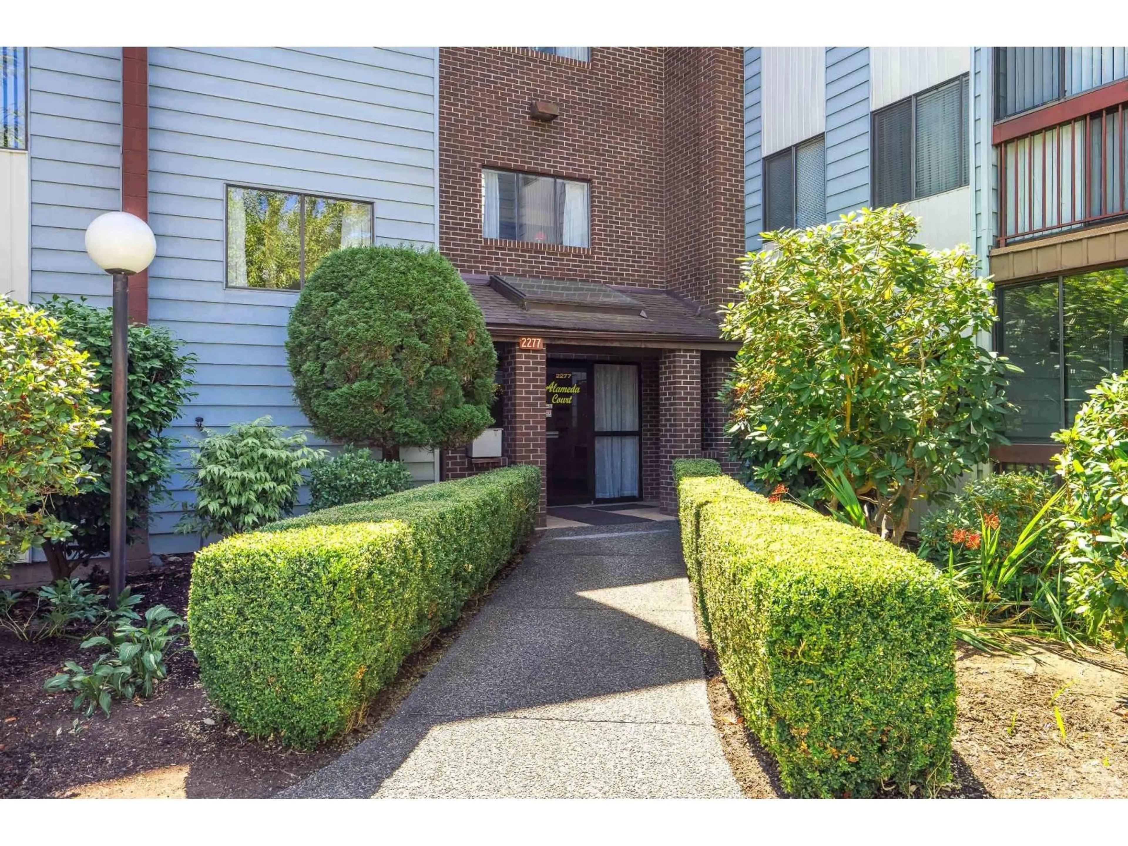 Indoor foyer for 323 - 2277 MCCALLUM ROAD, Abbotsford British Columbia V2S6H9