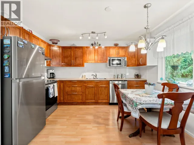 38 - 5761 WHARF AVENUE, Sechelt 2