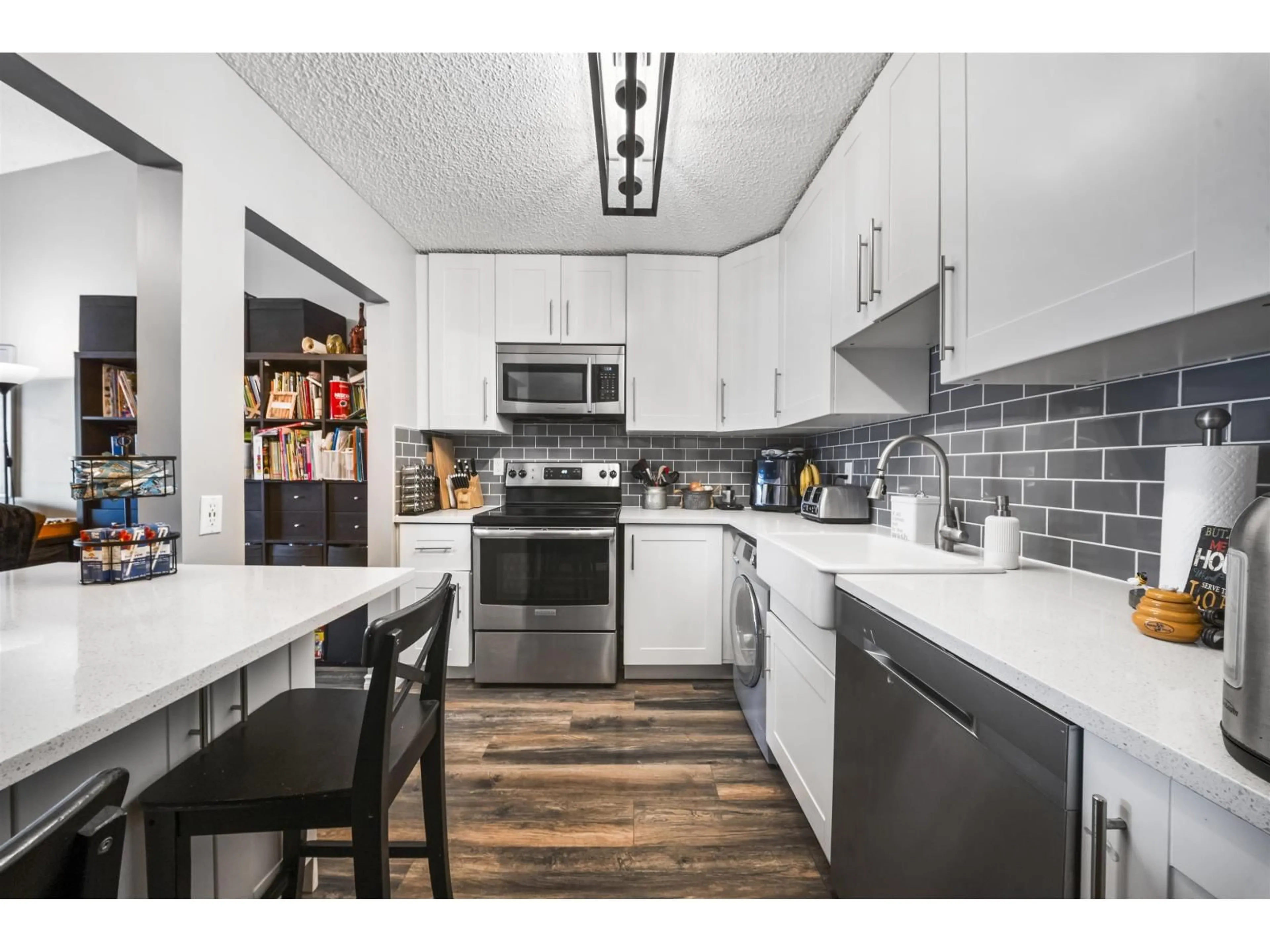 Open concept kitchen, unknown for 317 - 33400 BOURQUIN PLACE, Abbotsford British Columbia V2S5G3