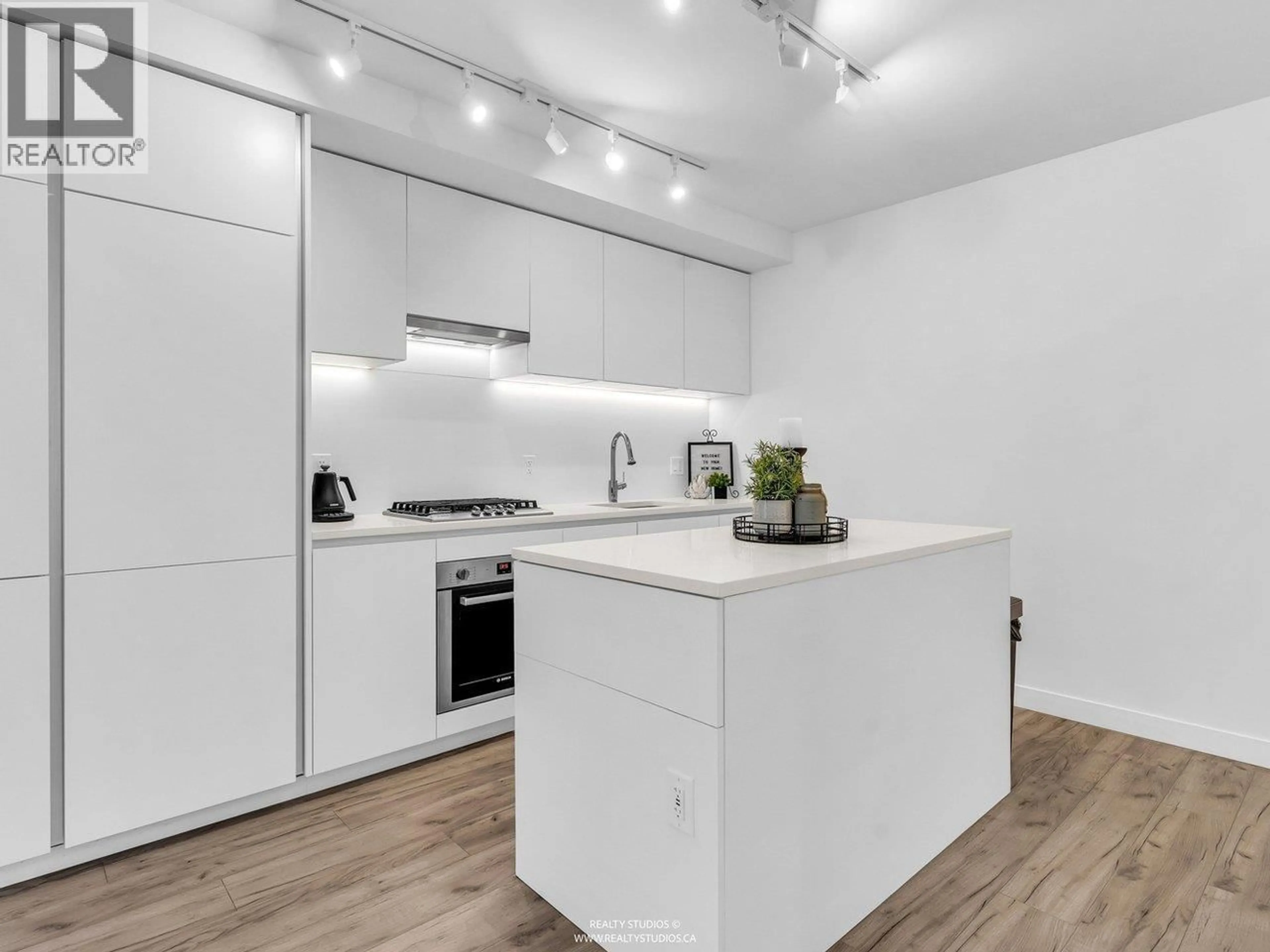Standard kitchen, unknown for 803 - 652 WHITING WAY, Coquitlam British Columbia V3J0K3